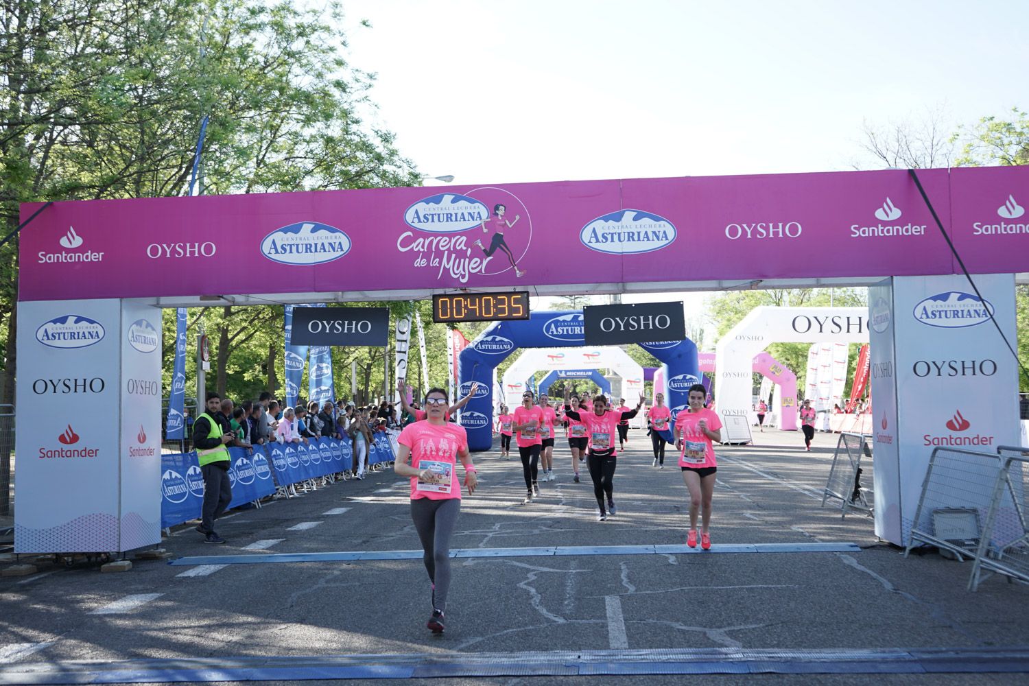 Todas las fotos de meta de la Carrera de la Mujer de Madrid 03246