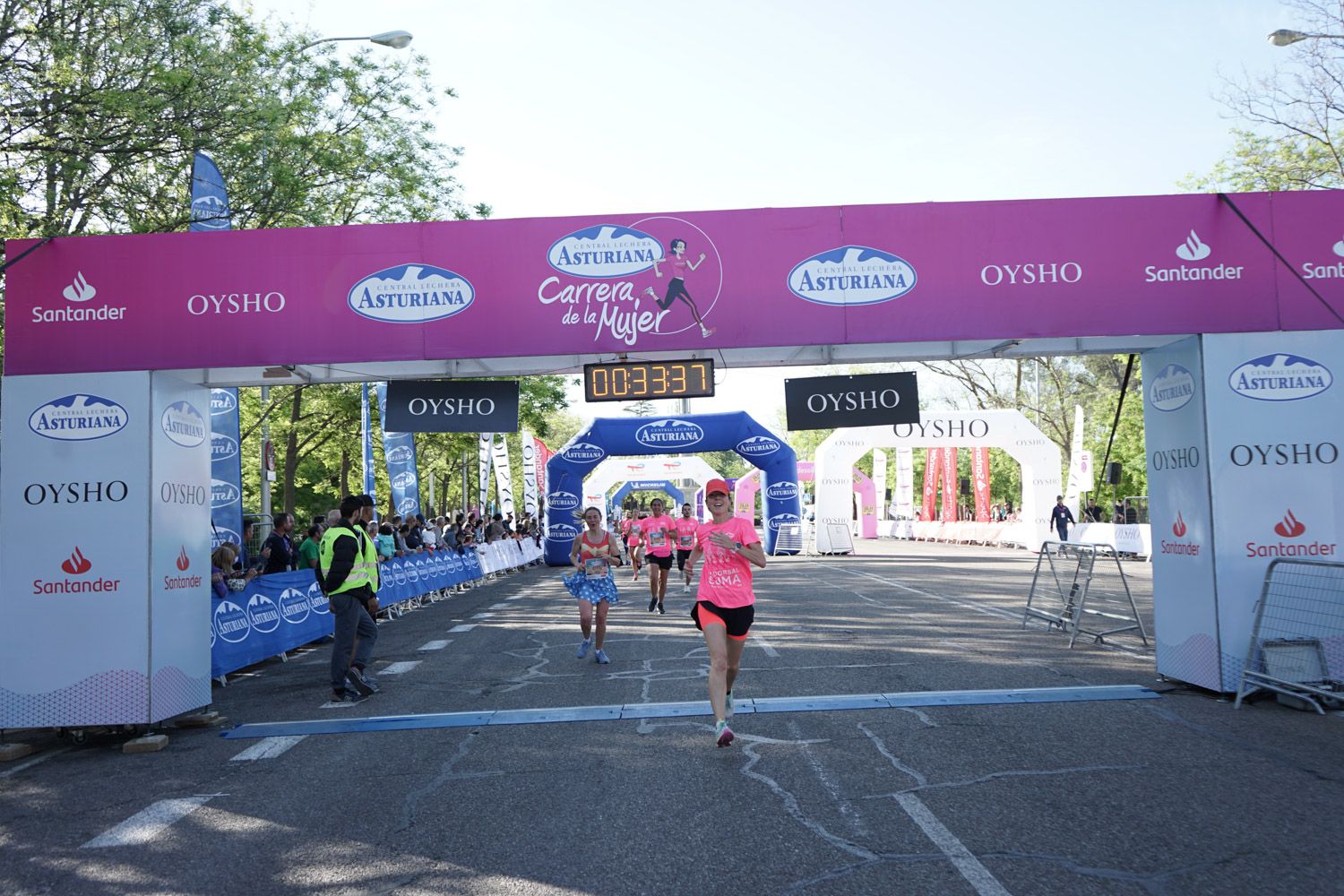 Todas las fotos de meta de la Carrera de la Mujer de Madrid 03147