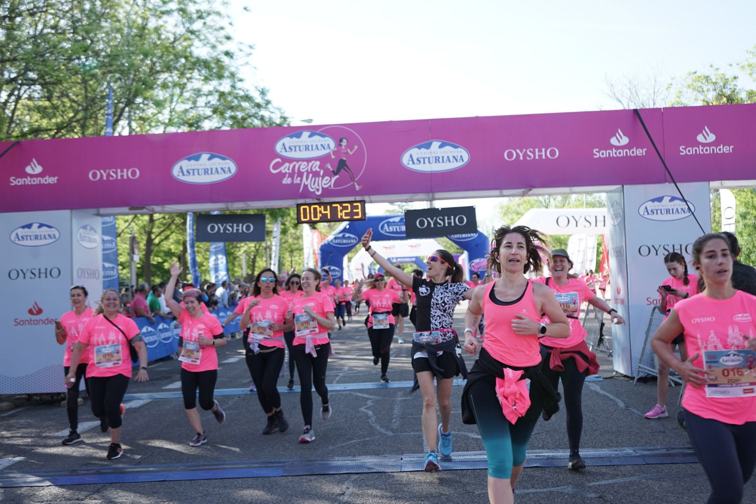 Todas las fotos de meta de la Carrera de la Mujer de Madrid 03341