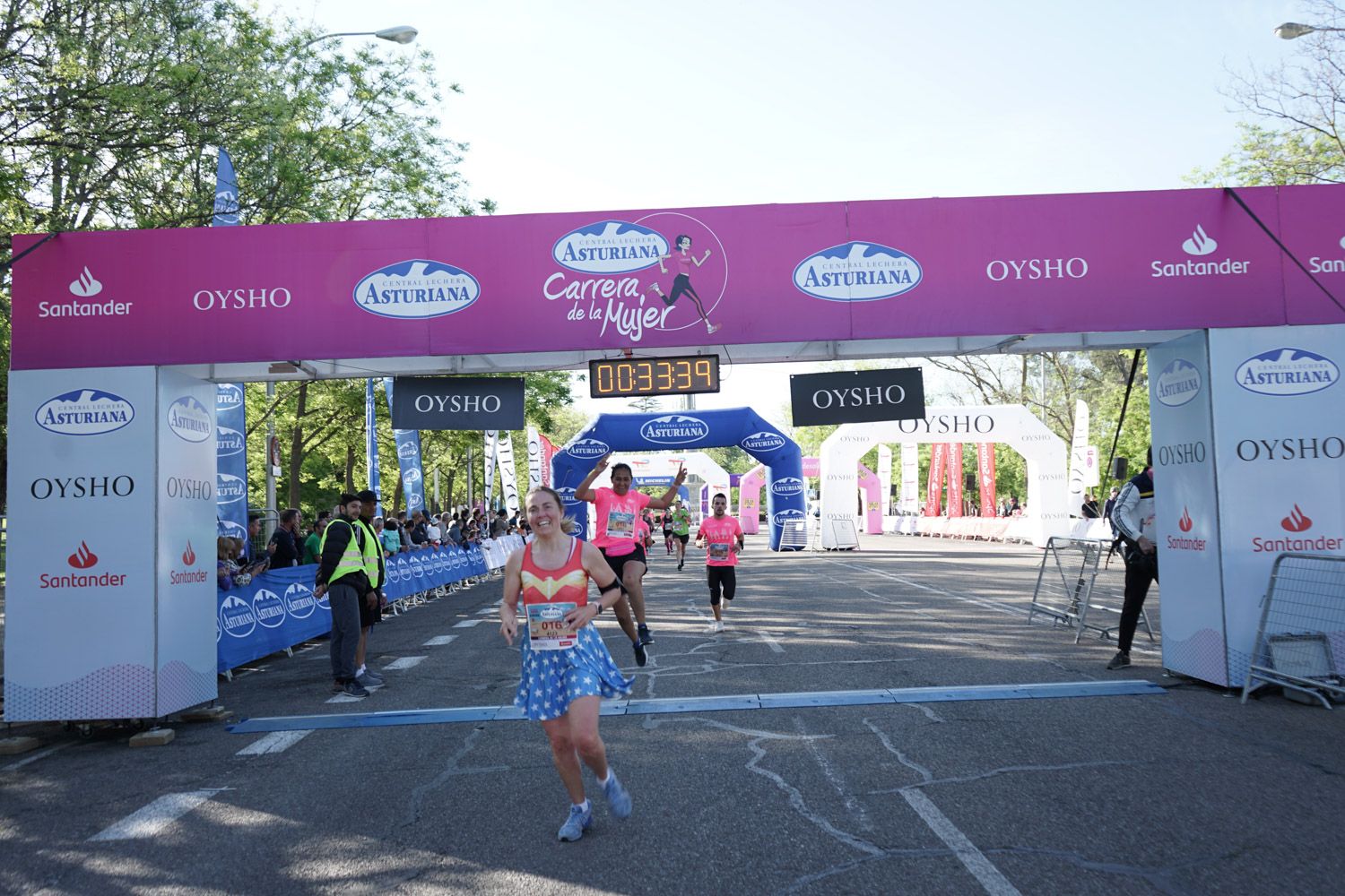 Todas las fotos de meta de la Carrera de la Mujer de Madrid 03148