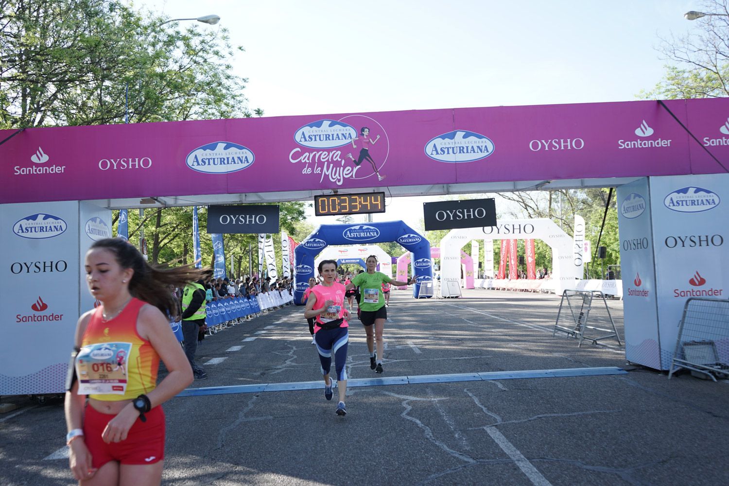 Todas las fotos de meta de la Carrera de la Mujer de Madrid 03150