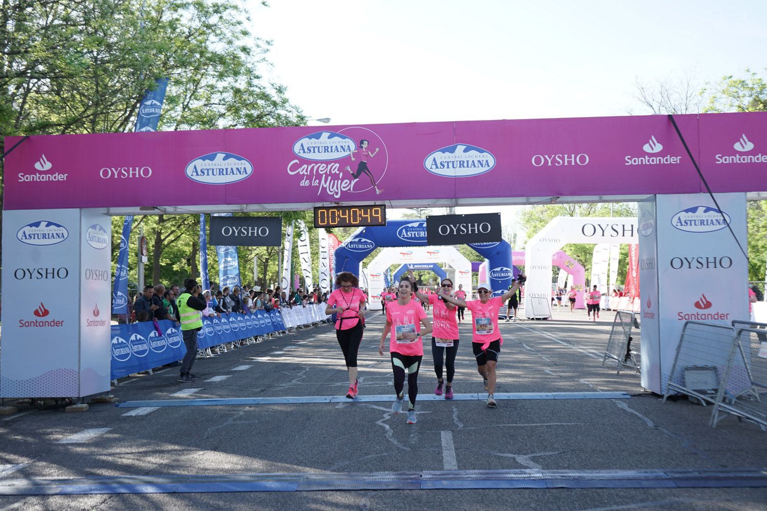 Todas las fotos de meta de la Carrera de la Mujer de Madrid 03250