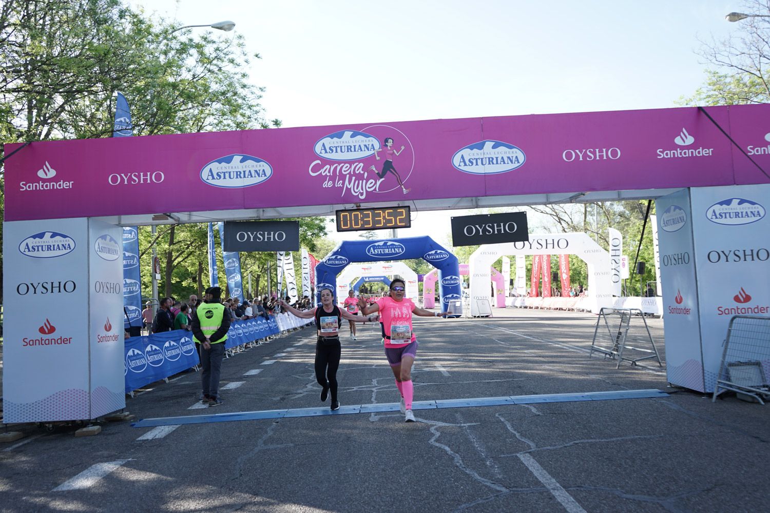 Todas las fotos de meta de la Carrera de la Mujer de Madrid 03153