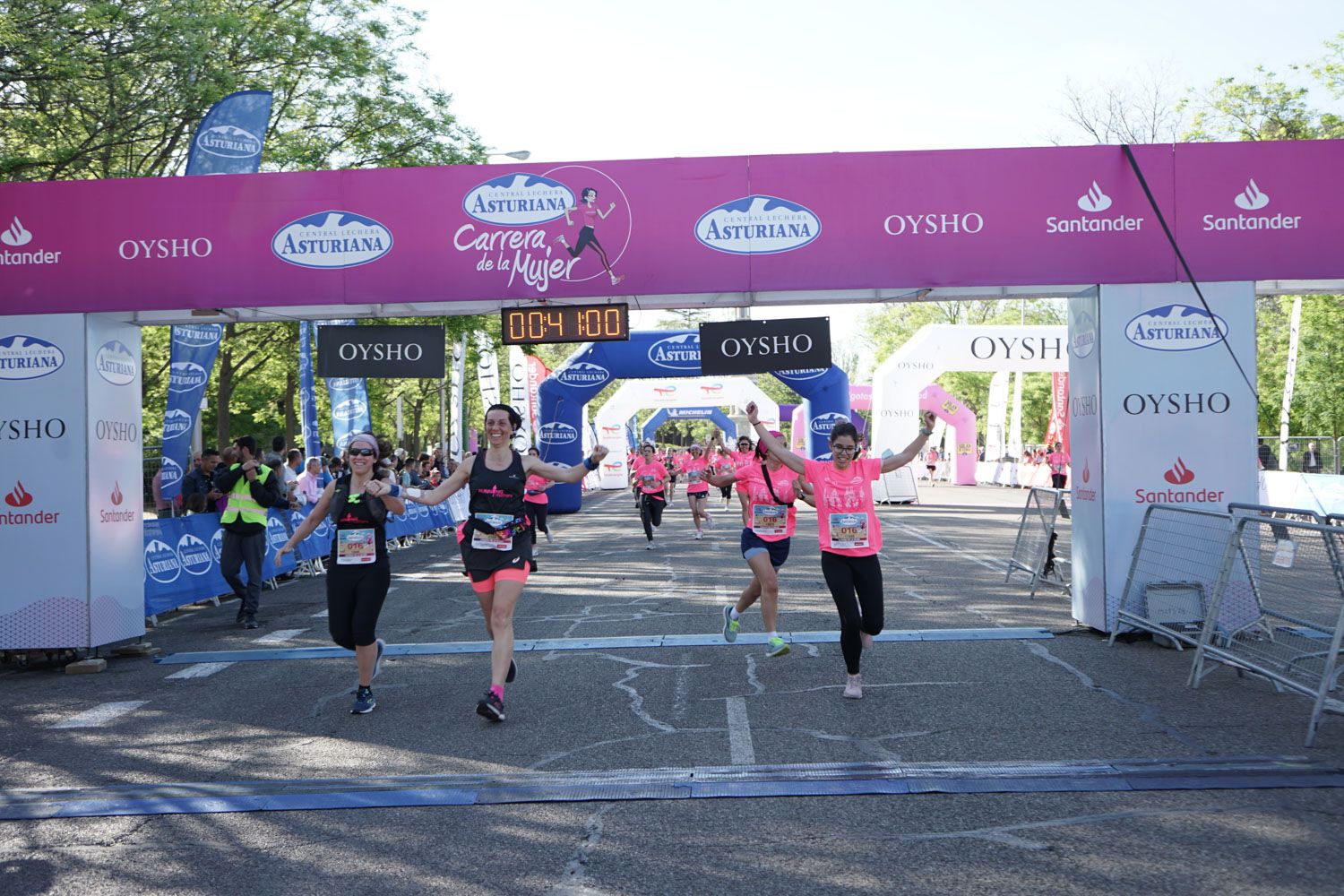 Todas las fotos de meta de la Carrera de la Mujer de Madrid 03253