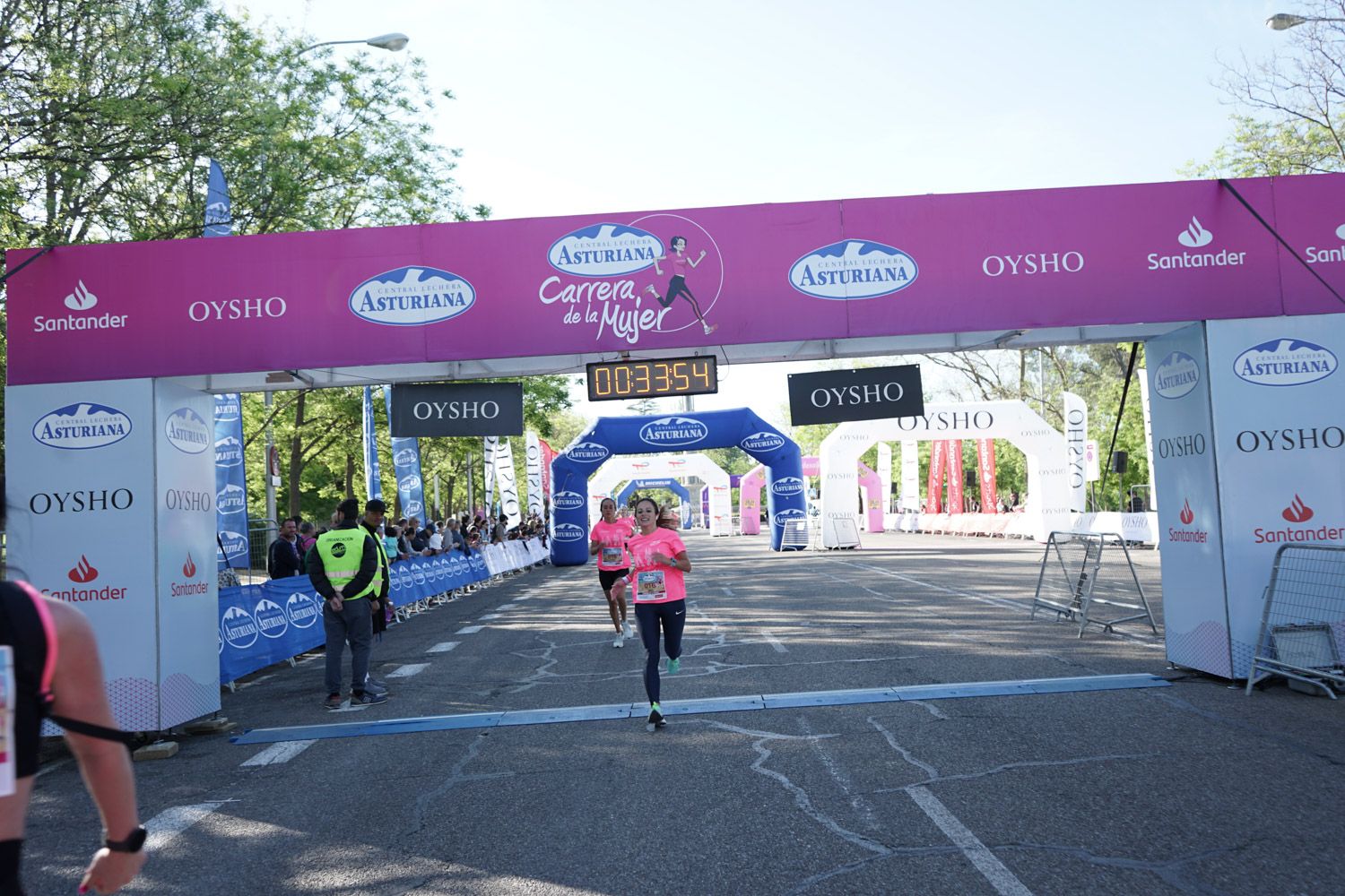 Todas las fotos de meta de la Carrera de la Mujer de Madrid 03154