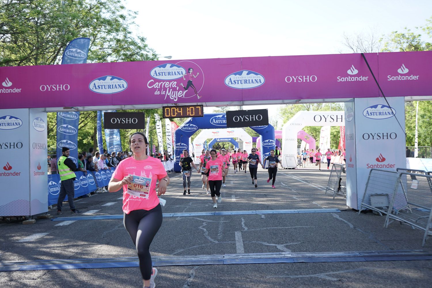 Todas las fotos de meta de la Carrera de la Mujer de Madrid 03255