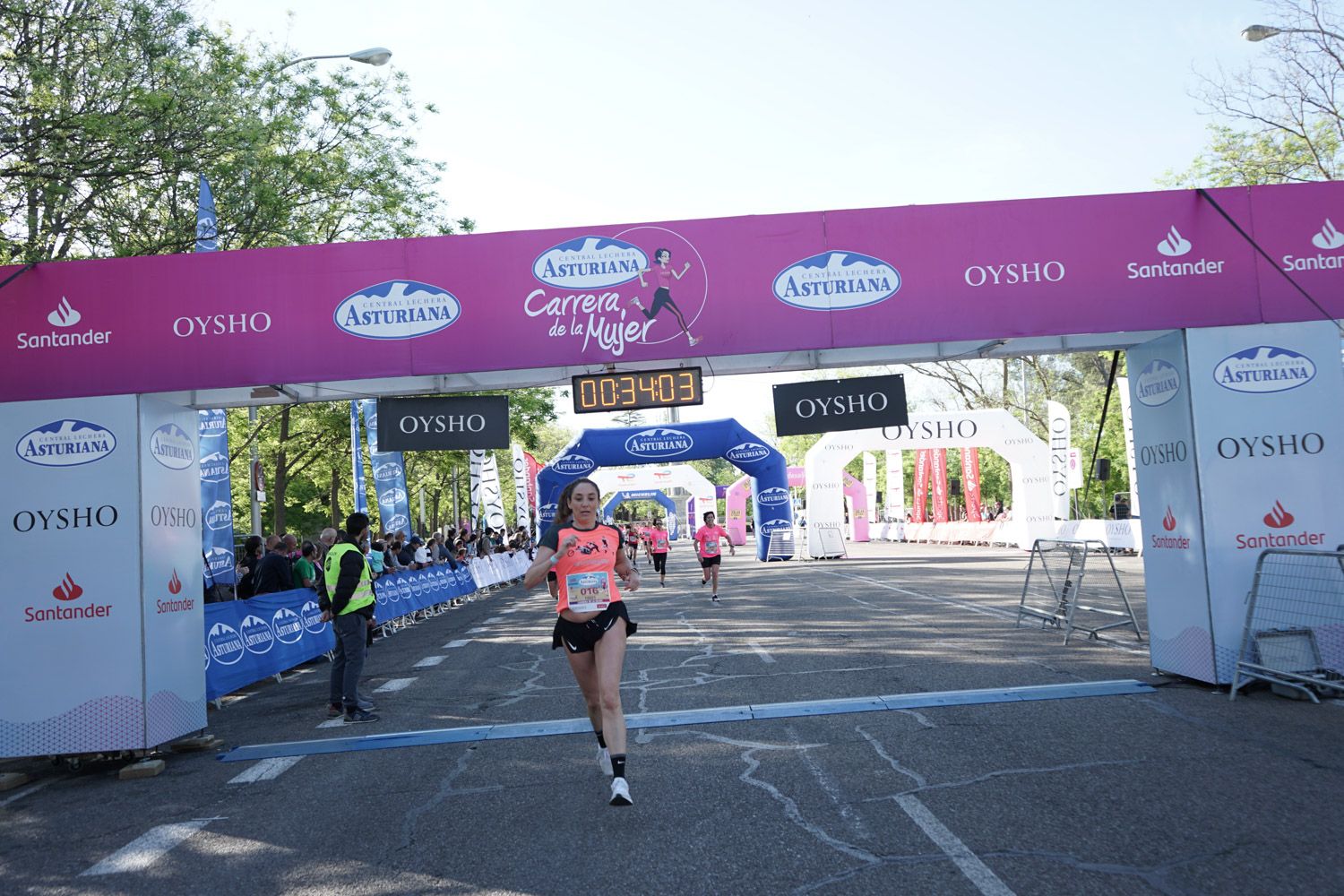 Todas las fotos de meta de la Carrera de la Mujer de Madrid 03156