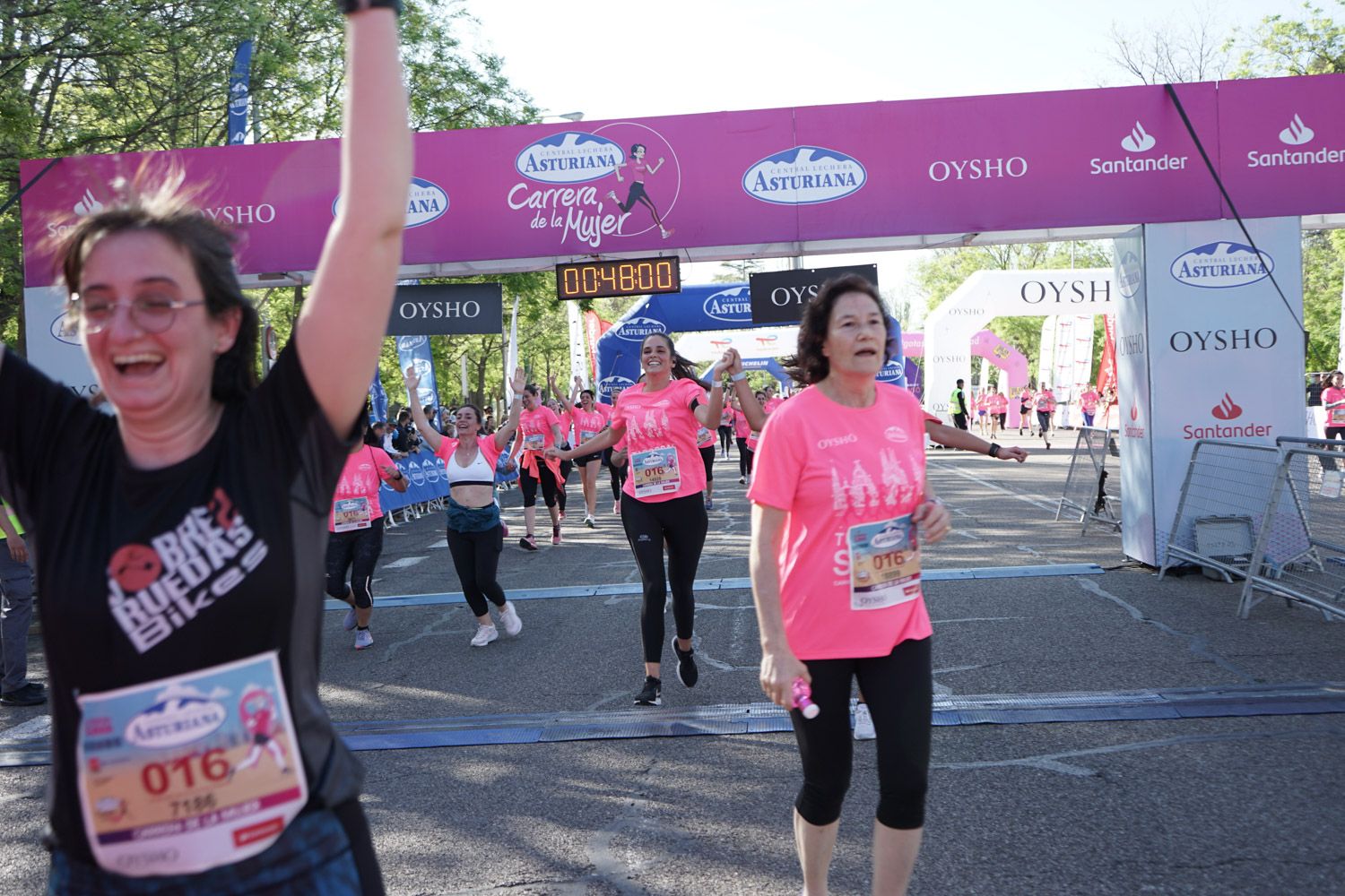 Todas las fotos de meta de la Carrera de la Mujer de Madrid 03352