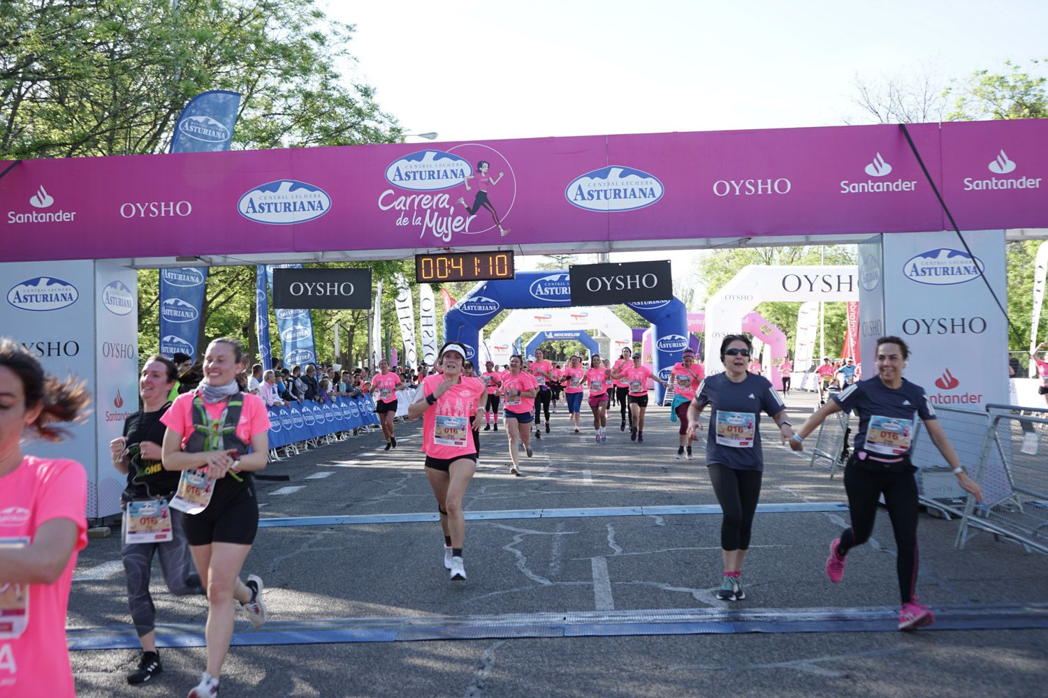 Todas las fotos de meta de la Carrera de la Mujer de Madrid 03256