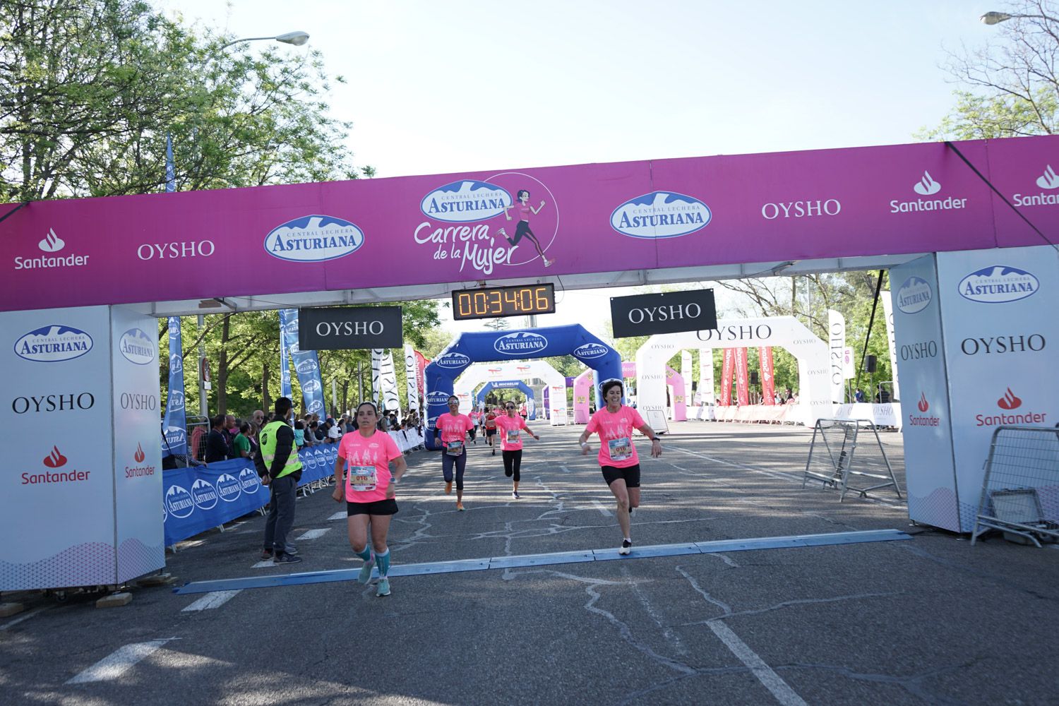 Todas las fotos de meta de la Carrera de la Mujer de Madrid 03157