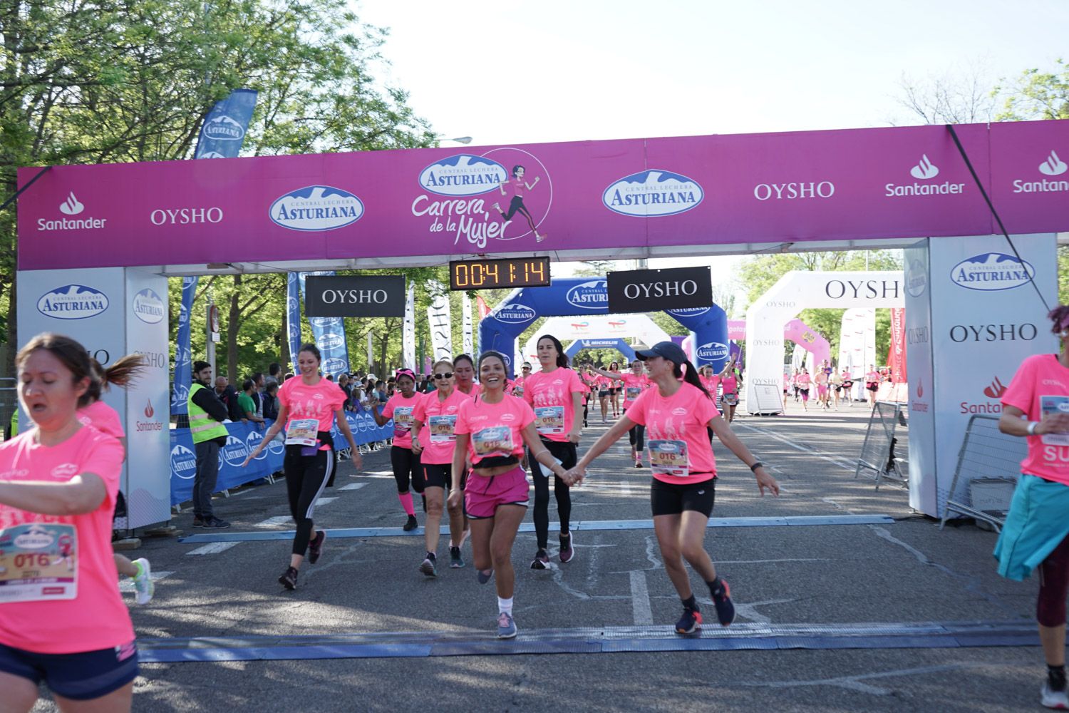 Todas las fotos de meta de la Carrera de la Mujer de Madrid 03257