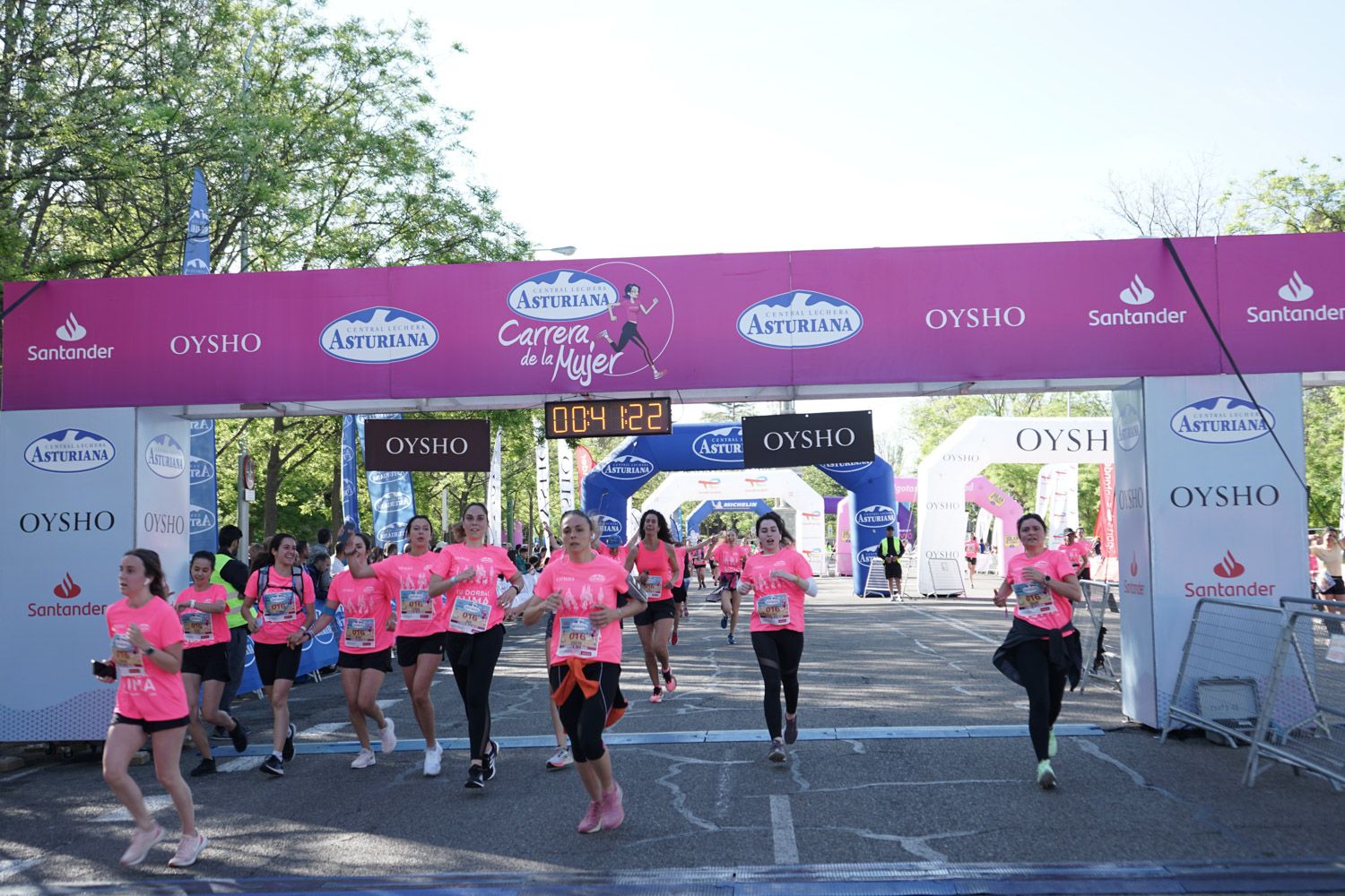 Todas las fotos de meta de la Carrera de la Mujer de Madrid 03258