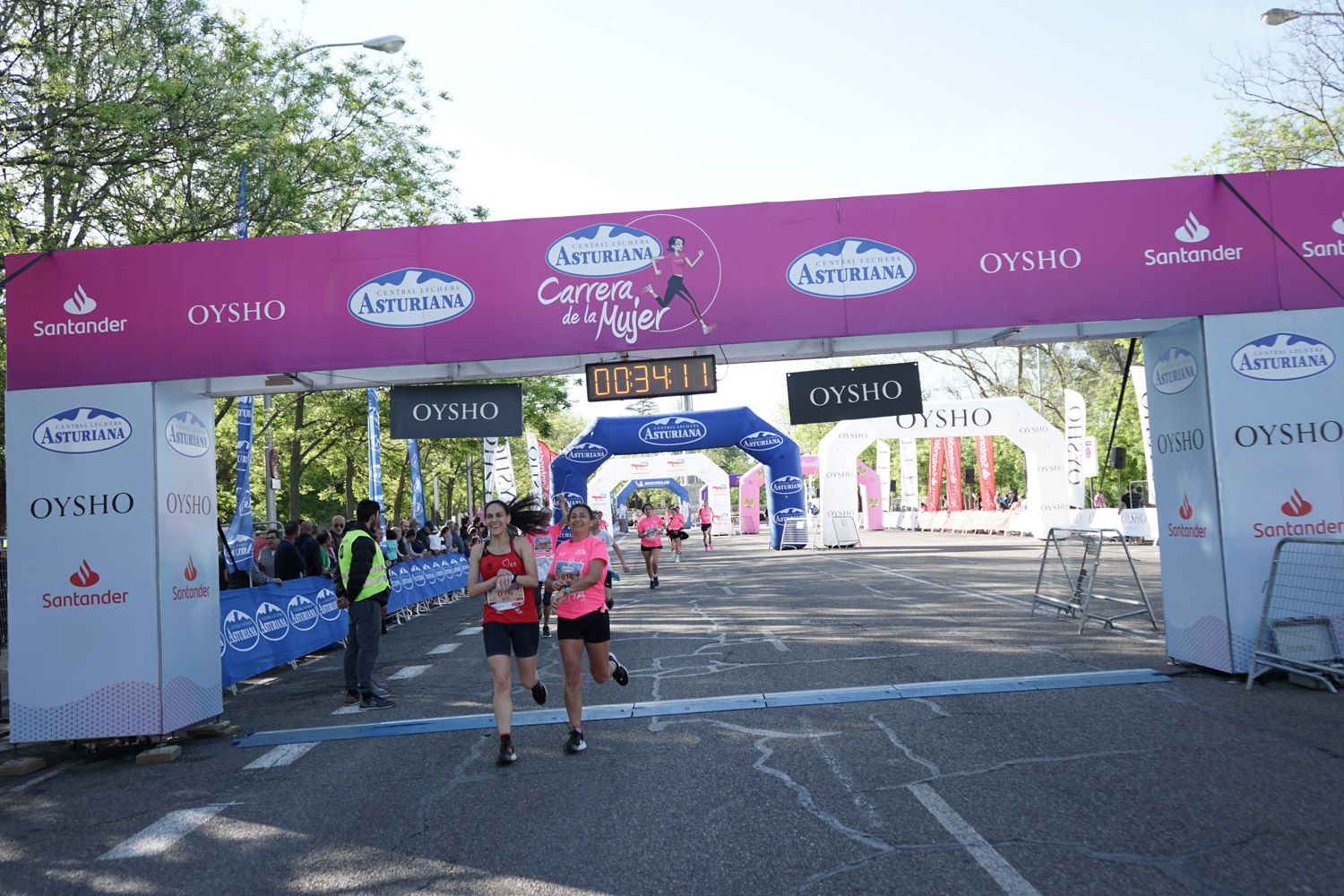 Todas las fotos de meta de la Carrera de la Mujer de Madrid 03159