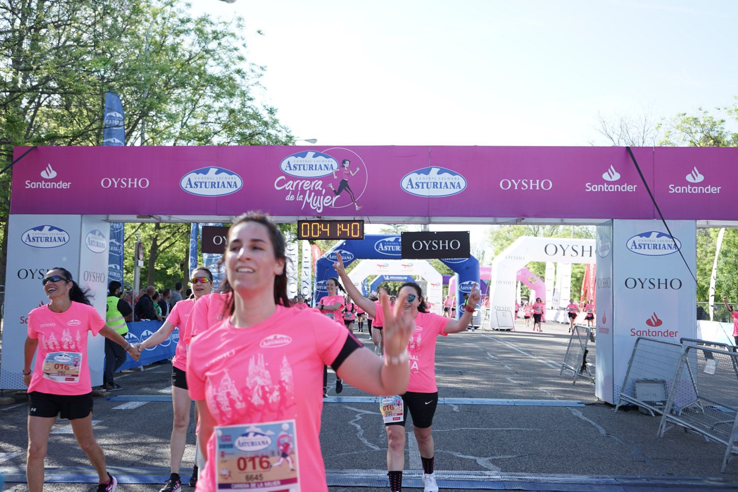 Todas las fotos de meta de la Carrera de la Mujer de Madrid 03259