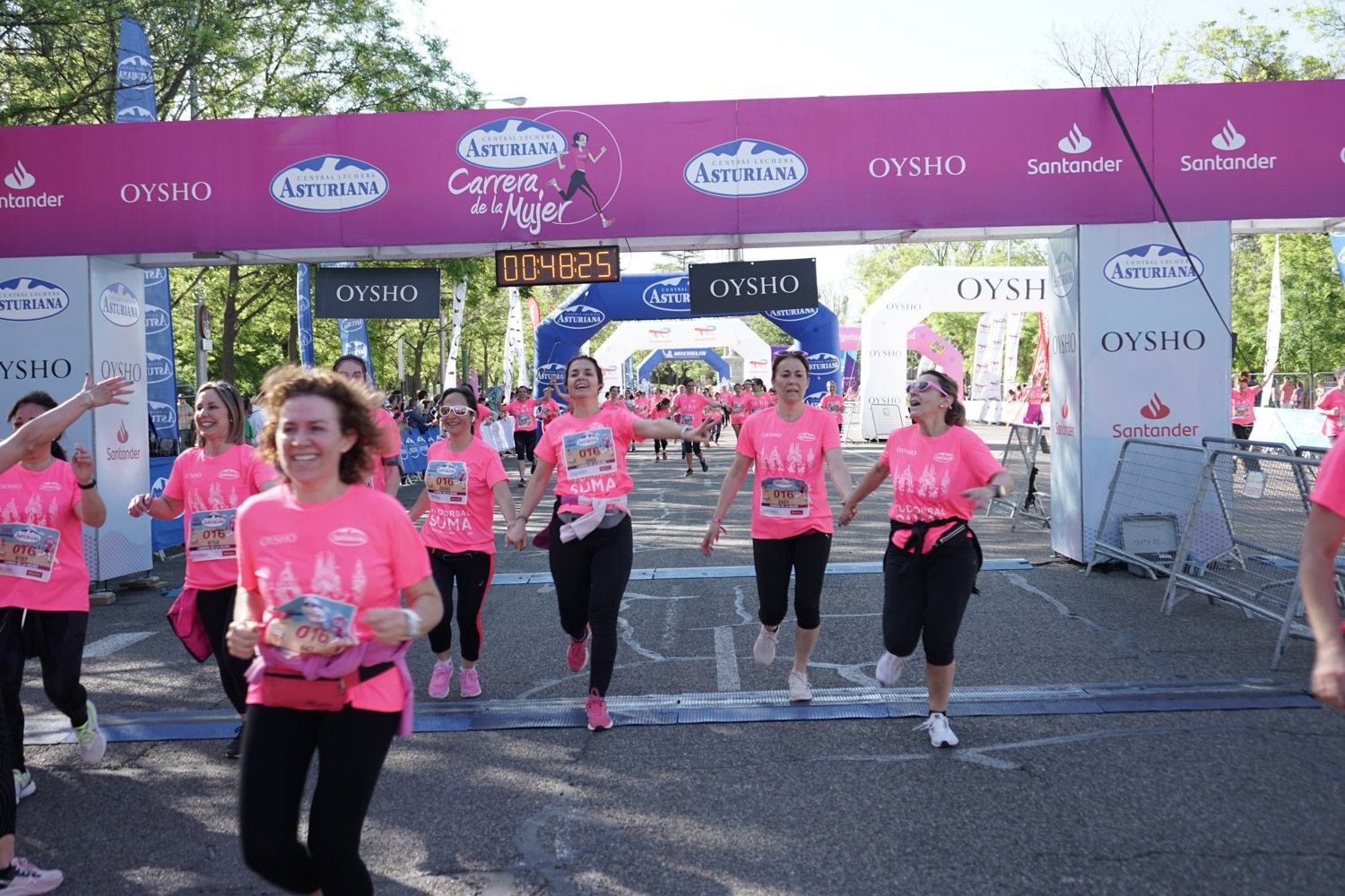 Todas las fotos de meta de la Carrera de la Mujer de Madrid 03357
