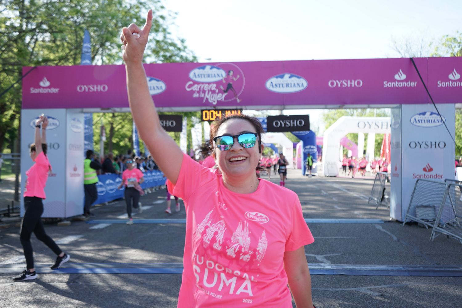 Todas las fotos de meta de la Carrera de la Mujer de Madrid 03260