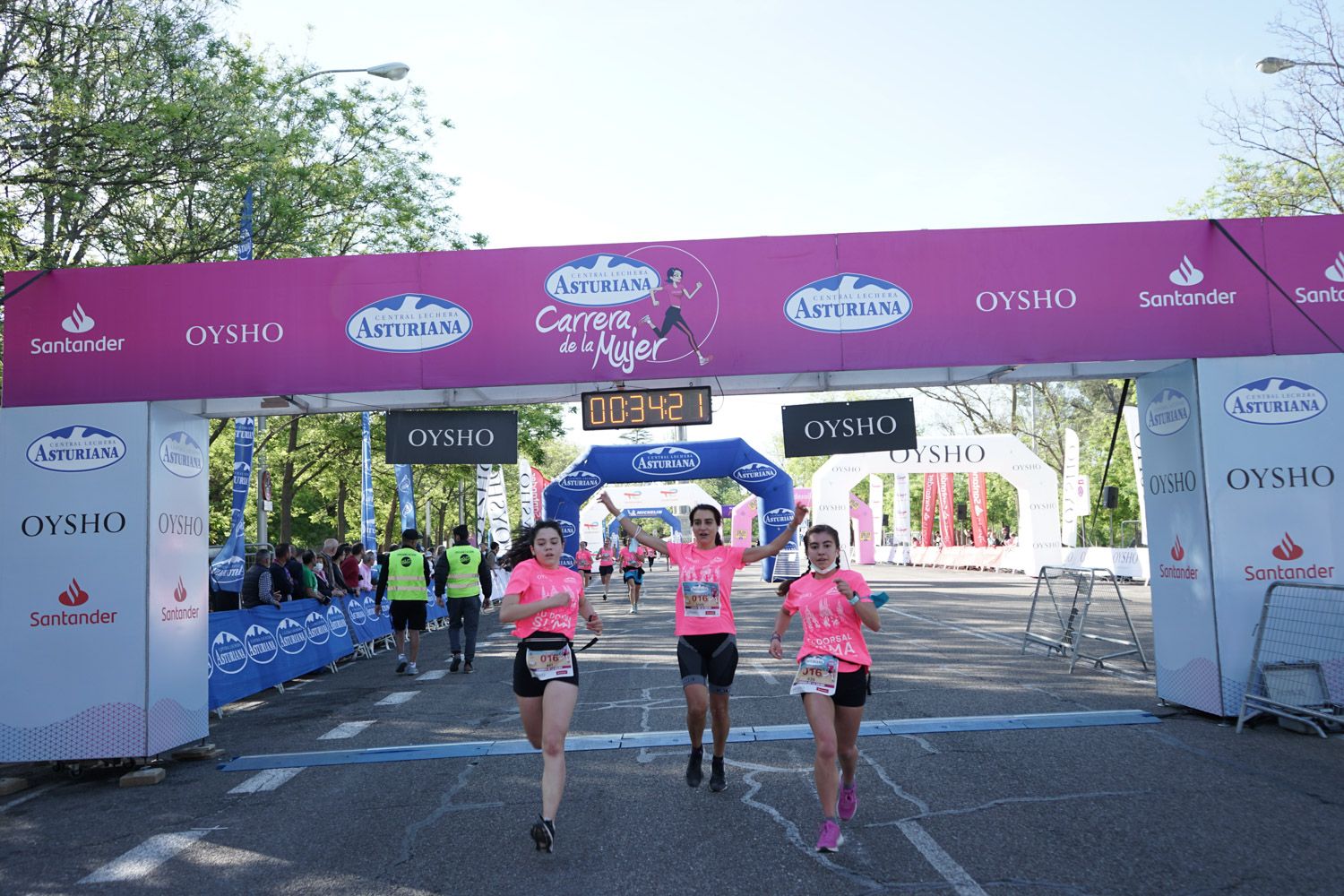 Todas las fotos de meta de la Carrera de la Mujer de Madrid 03161