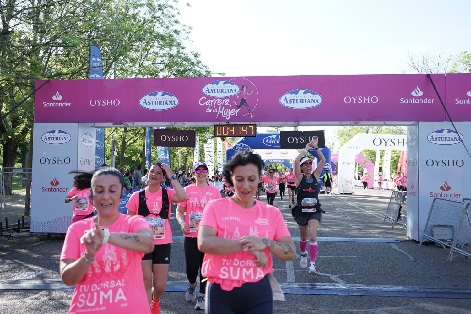 Todas las fotos de meta de la Carrera de la Mujer de Madrid 03261