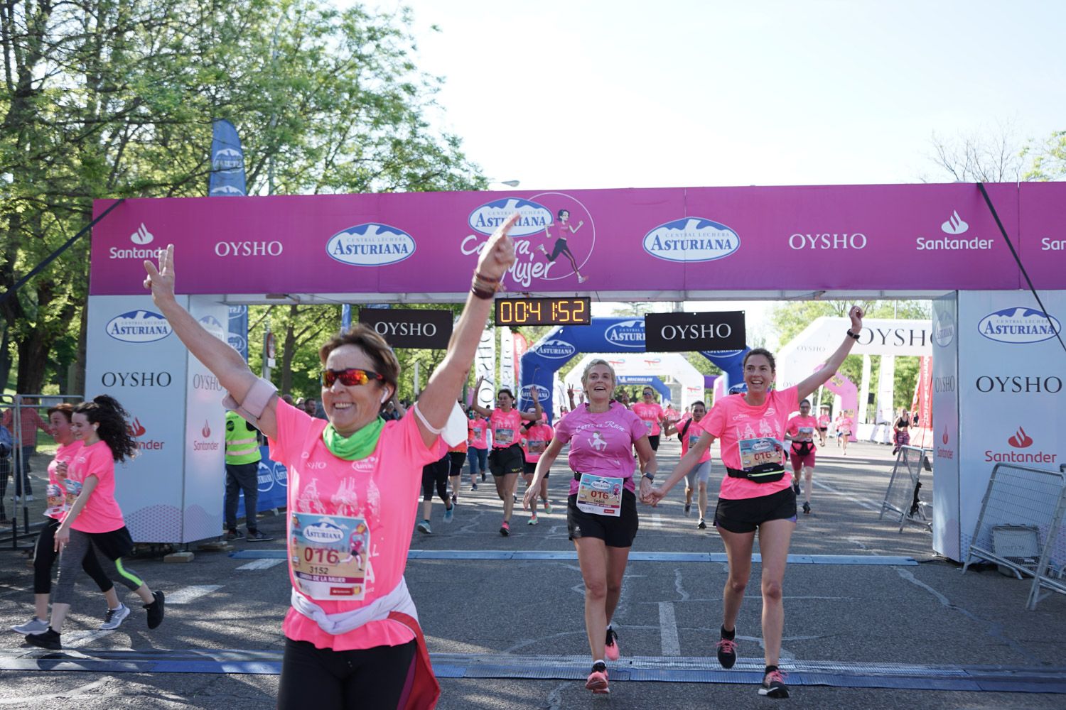 Todas las fotos de meta de la Carrera de la Mujer de Madrid 03262