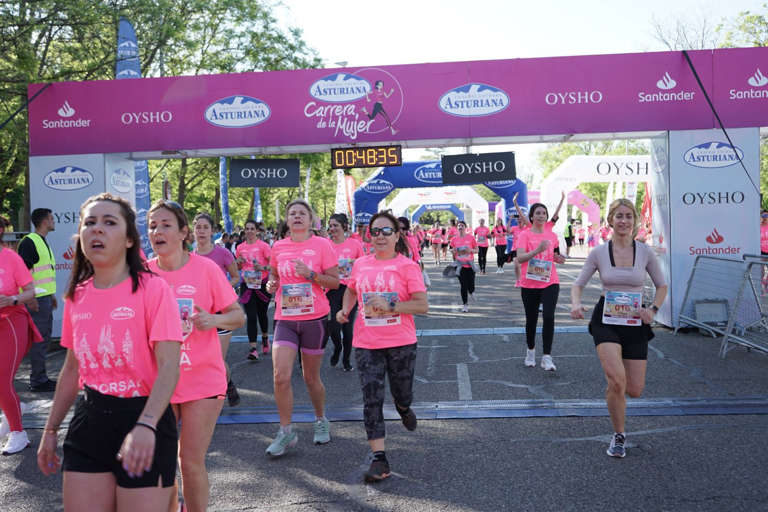 Todas las fotos de meta de la Carrera de la Mujer de Madrid 03360