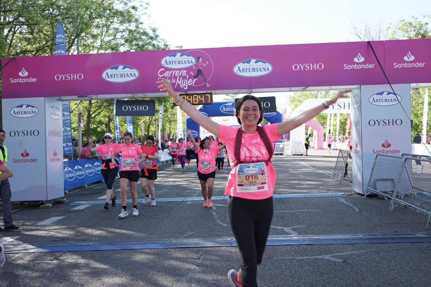 Todas las fotos de meta de la Carrera de la Mujer de Madrid 03364