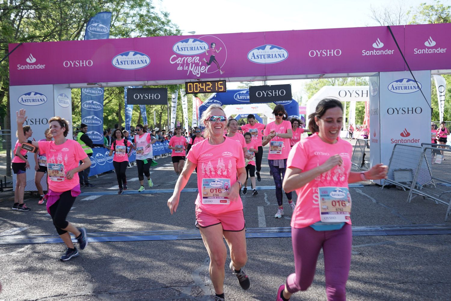 Todas las fotos de meta de la Carrera de la Mujer de Madrid 03268