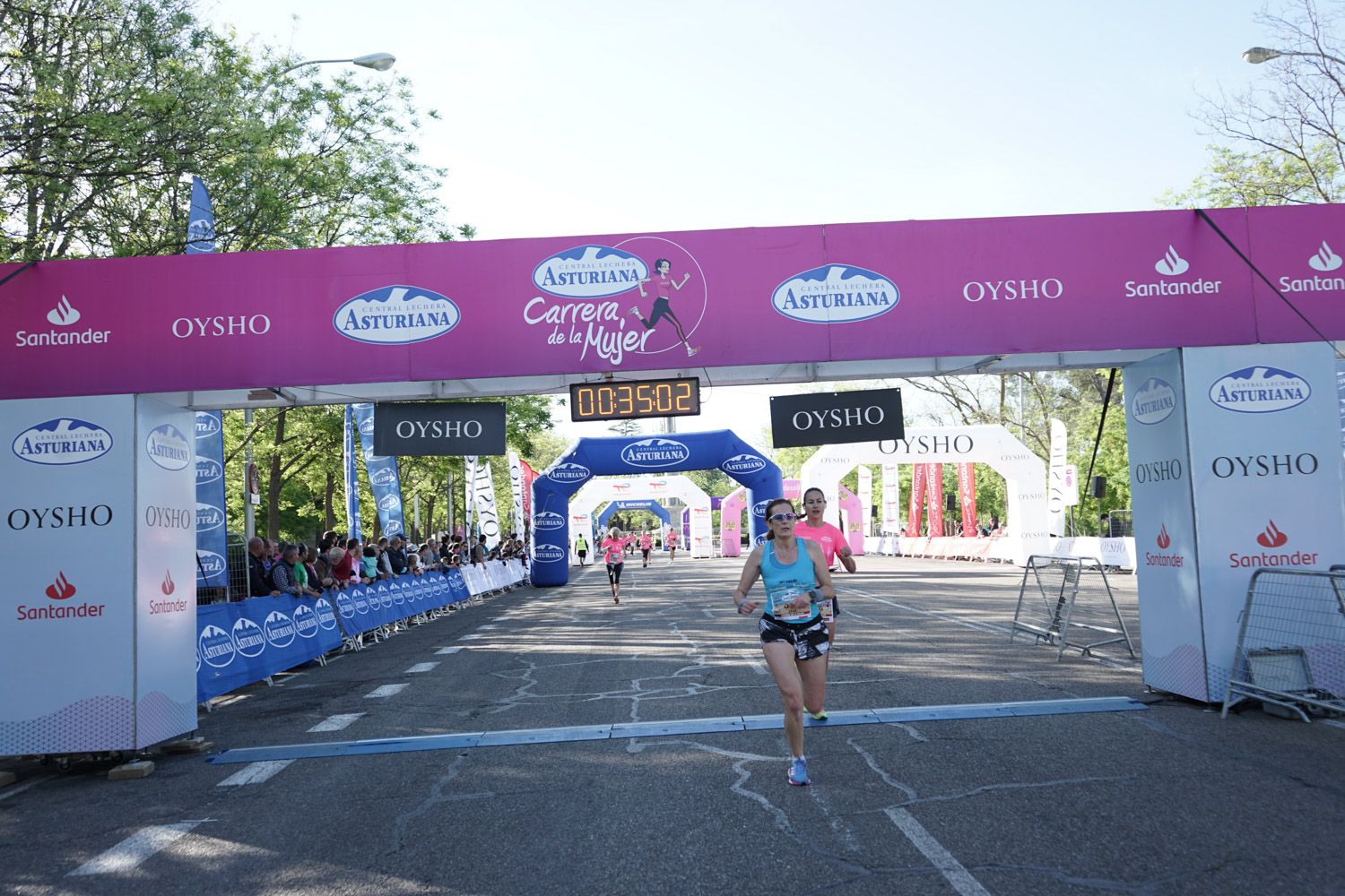 Todas las fotos de meta de la Carrera de la Mujer de Madrid 03168