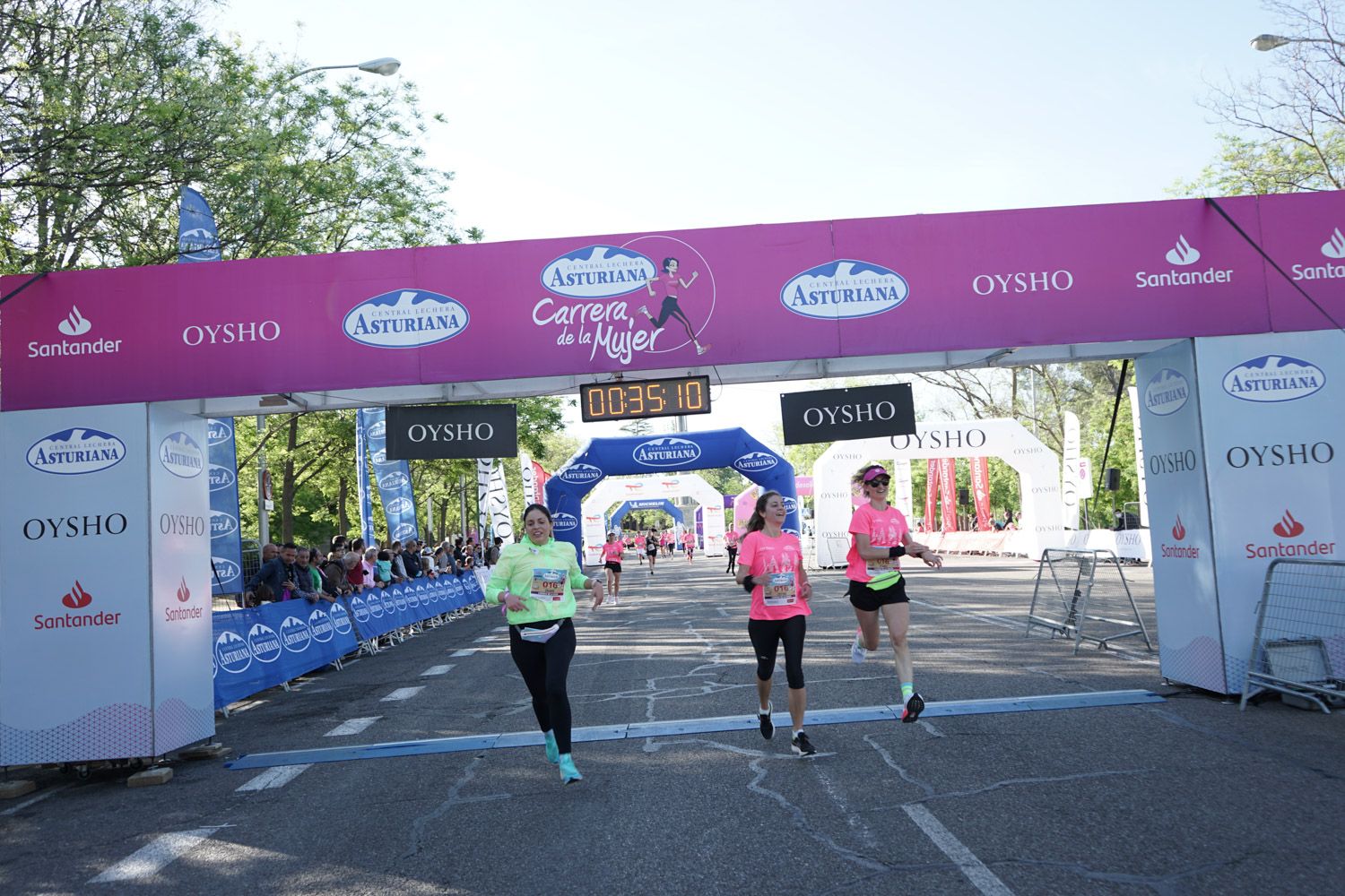 Todas las fotos de meta de la Carrera de la Mujer de Madrid 03170