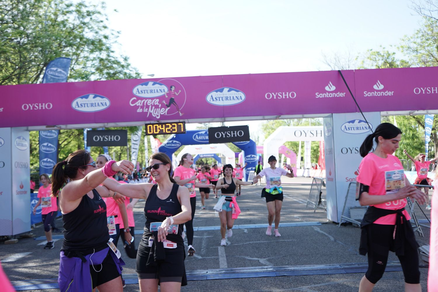 Todas las fotos de meta de la Carrera de la Mujer de Madrid 03272