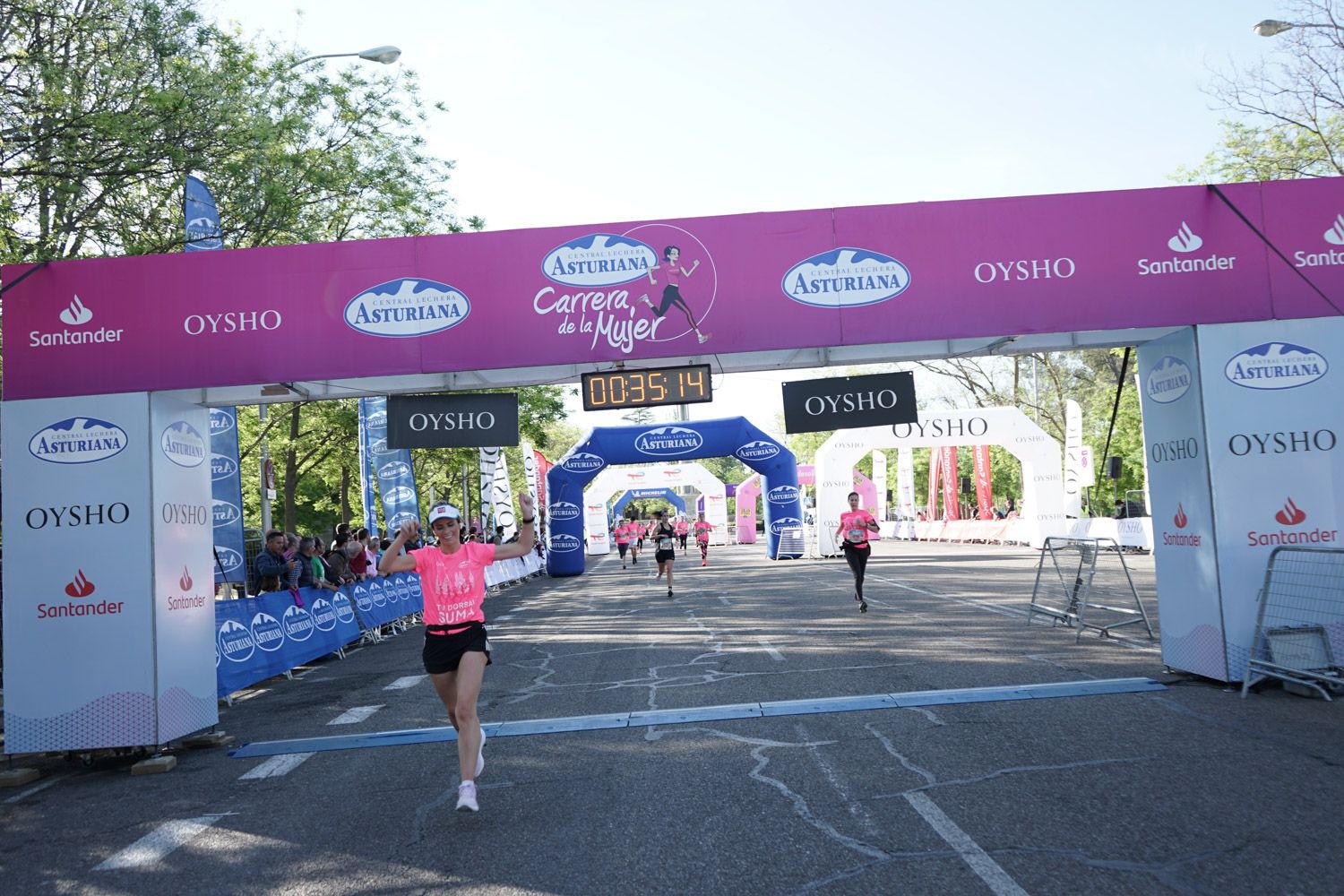 Todas las fotos de meta de la Carrera de la Mujer de Madrid 03171