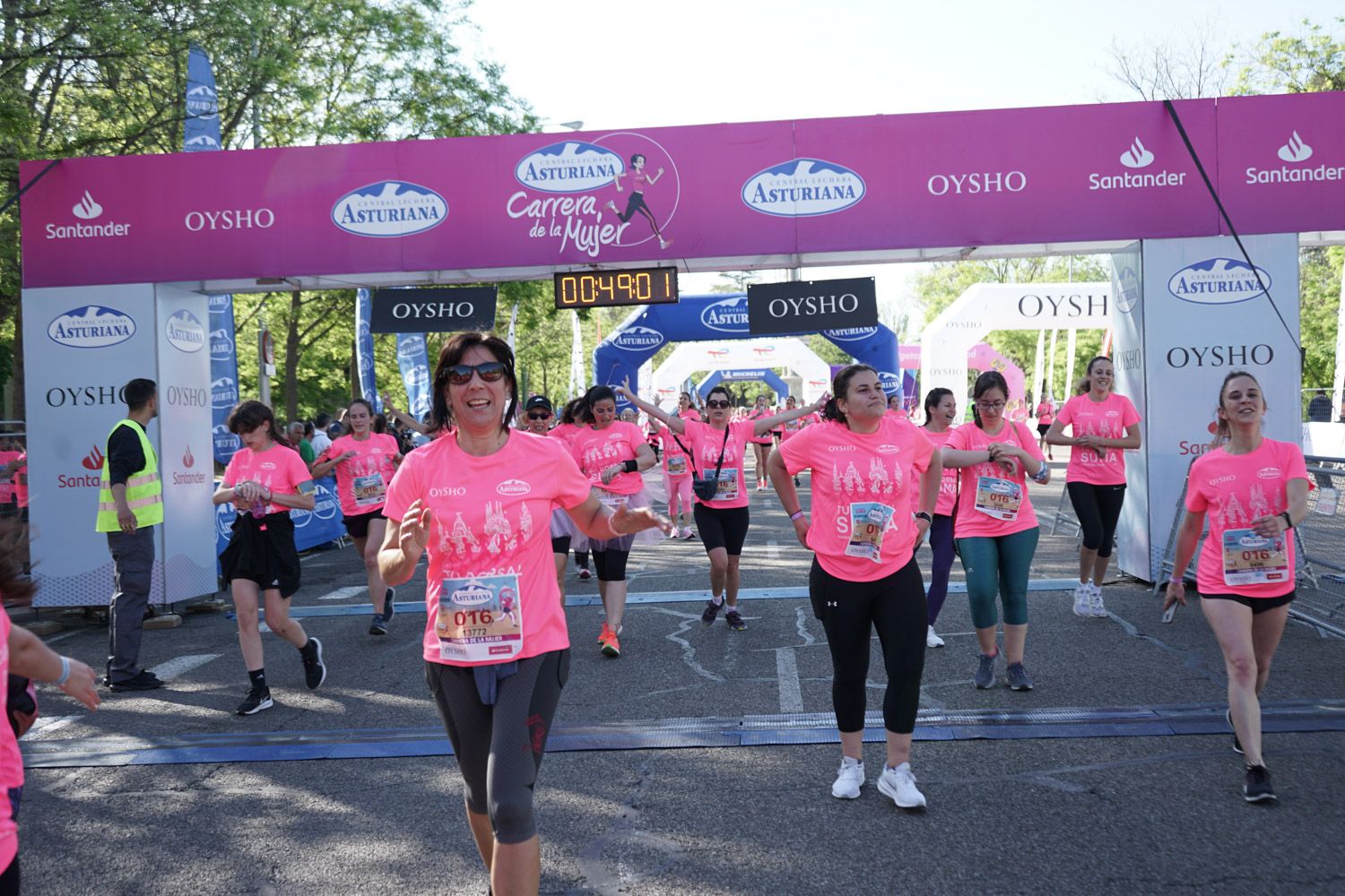 Todas las fotos de meta de la Carrera de la Mujer de Madrid 03369