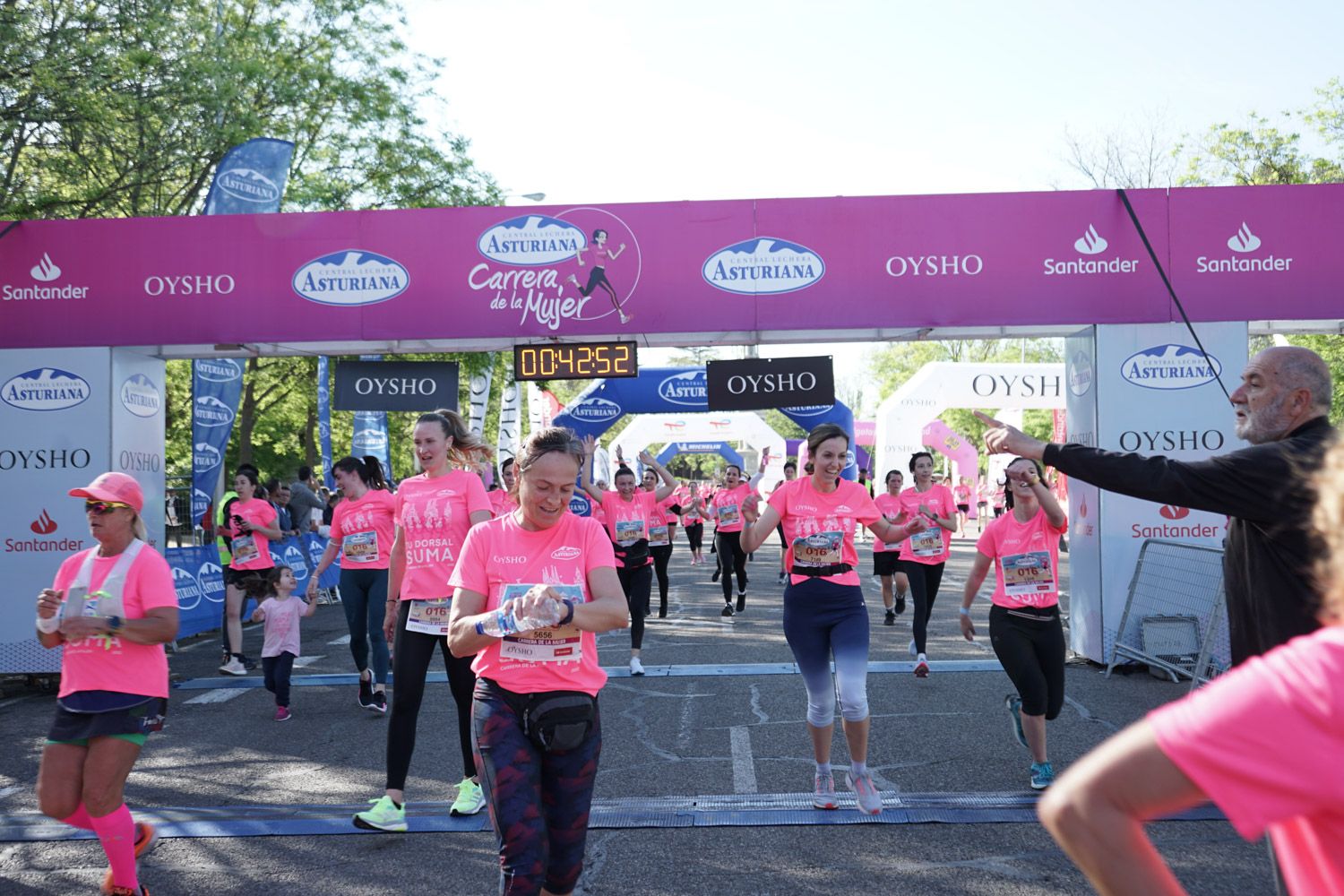 Todas las fotos de meta de la Carrera de la Mujer de Madrid 03275
