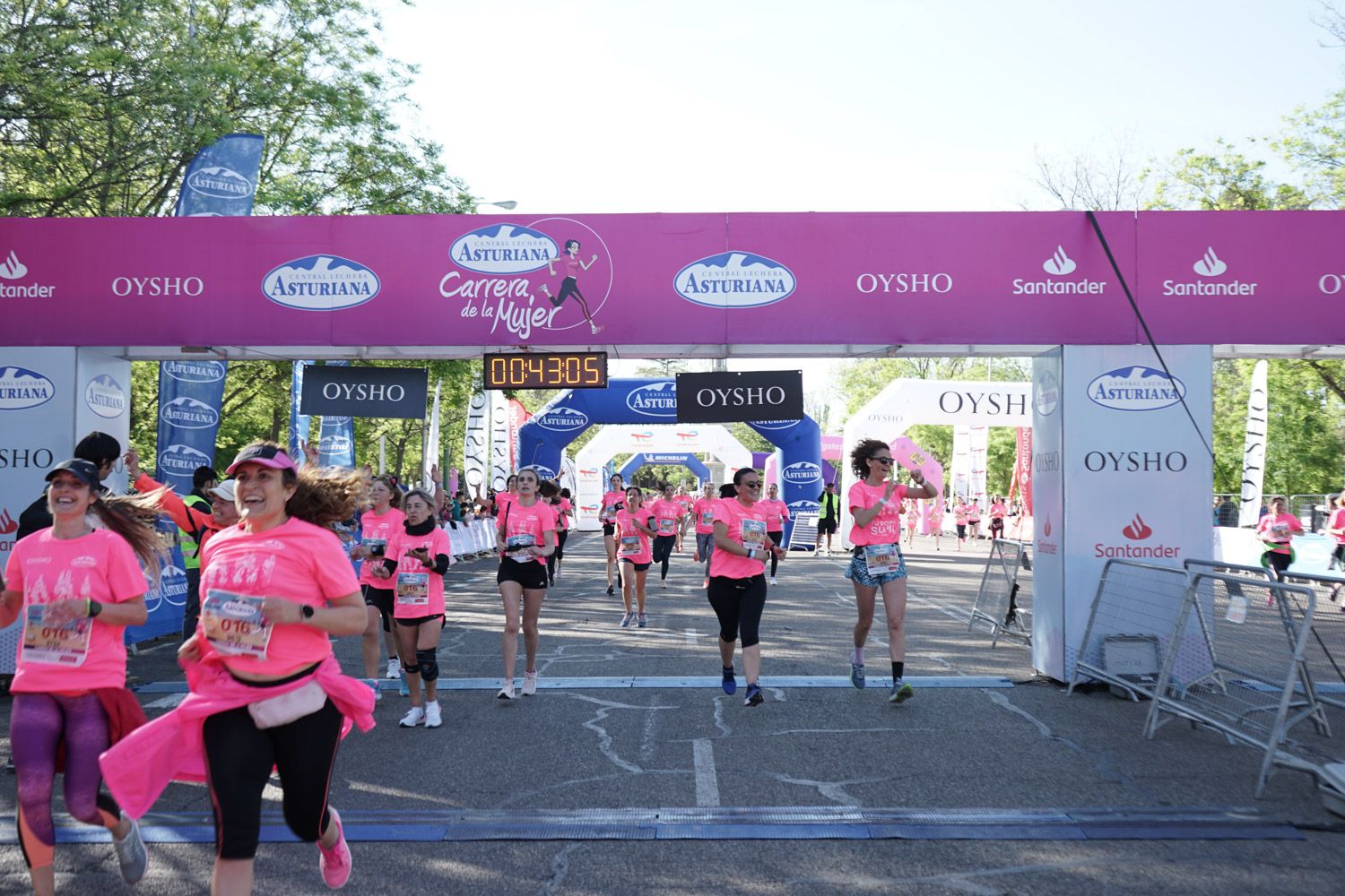 Todas las fotos de meta de la Carrera de la Mujer de Madrid 03277