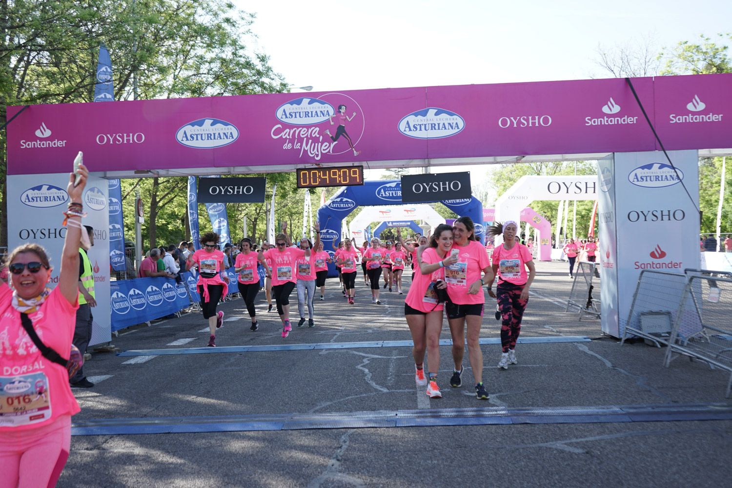 Todas las fotos de meta de la Carrera de la Mujer de Madrid 03371