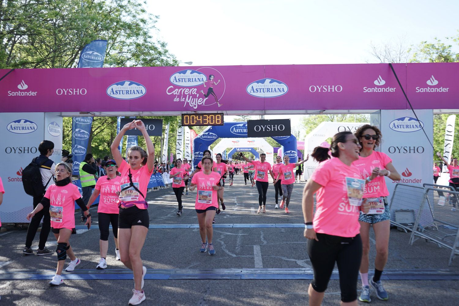 Todas las fotos de meta de la Carrera de la Mujer de Madrid 03278