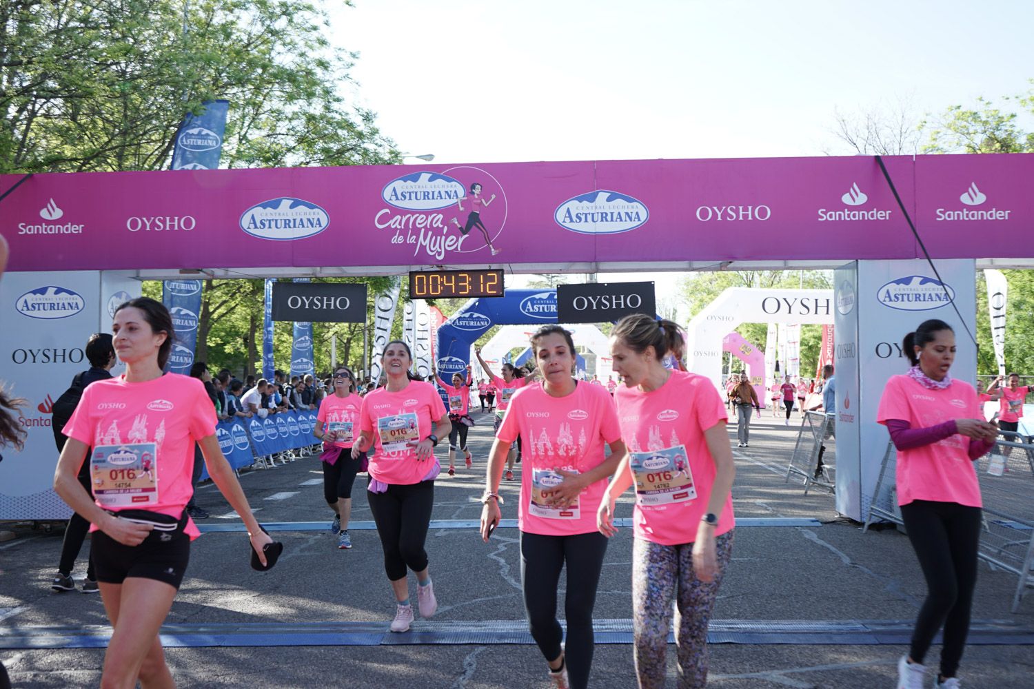 Todas las fotos de meta de la Carrera de la Mujer de Madrid 03280