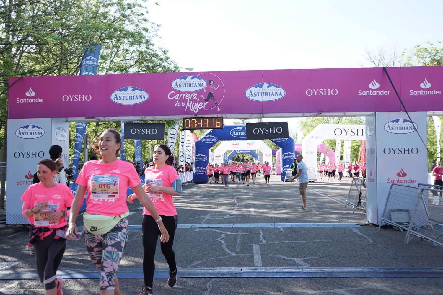 Todas las fotos de meta de la Carrera de la Mujer de Madrid 03281