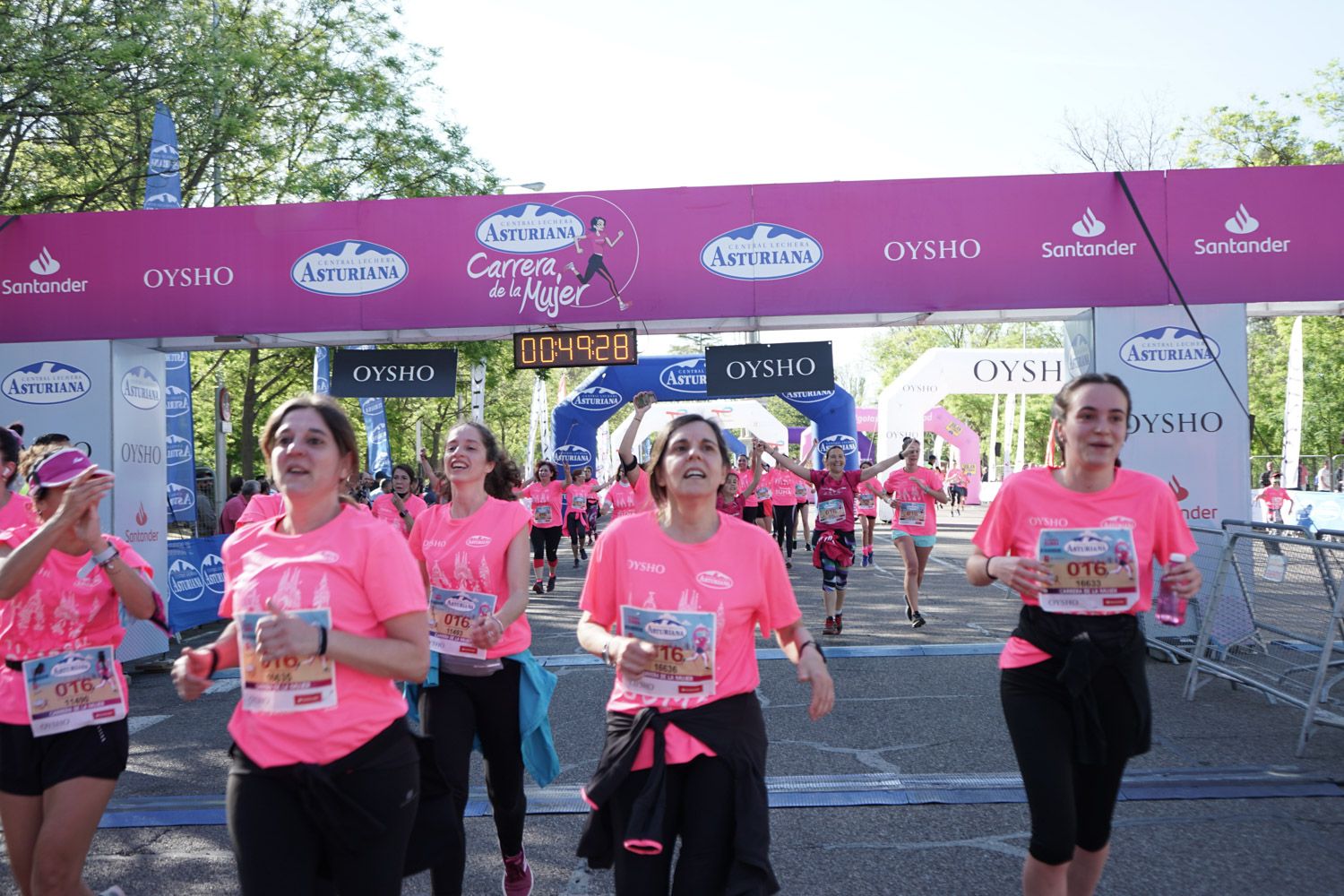 Todas las fotos de meta de la Carrera de la Mujer de Madrid 03376