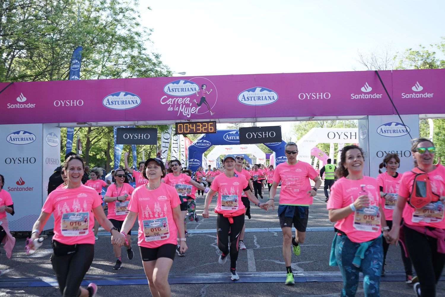 Todas las fotos de meta de la Carrera de la Mujer de Madrid 03283