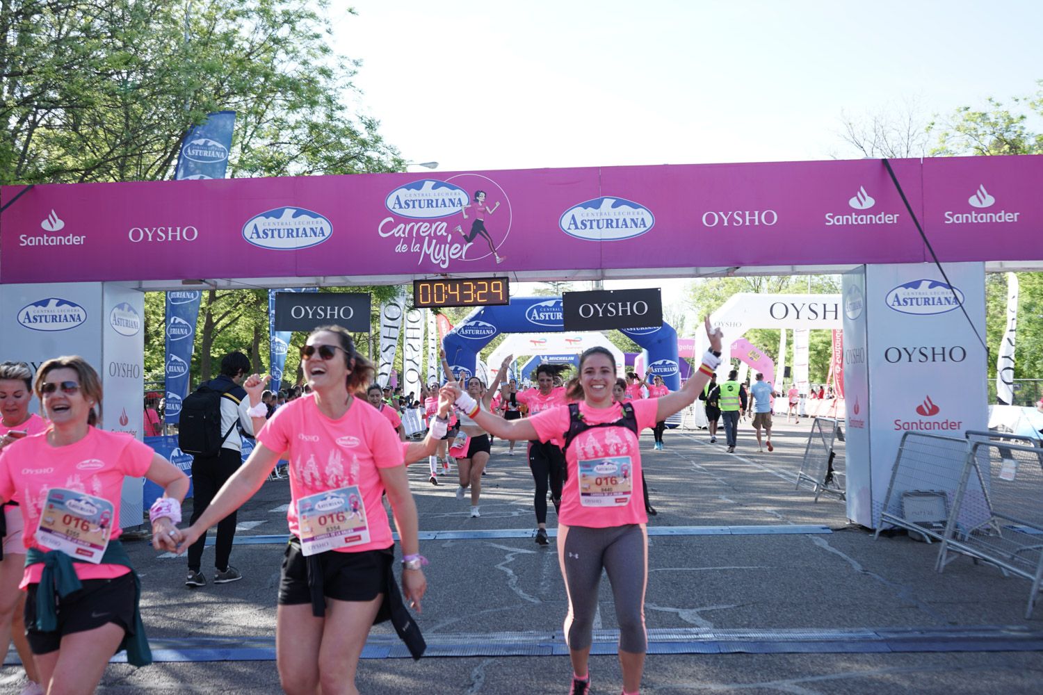 Todas las fotos de meta de la Carrera de la Mujer de Madrid 03284