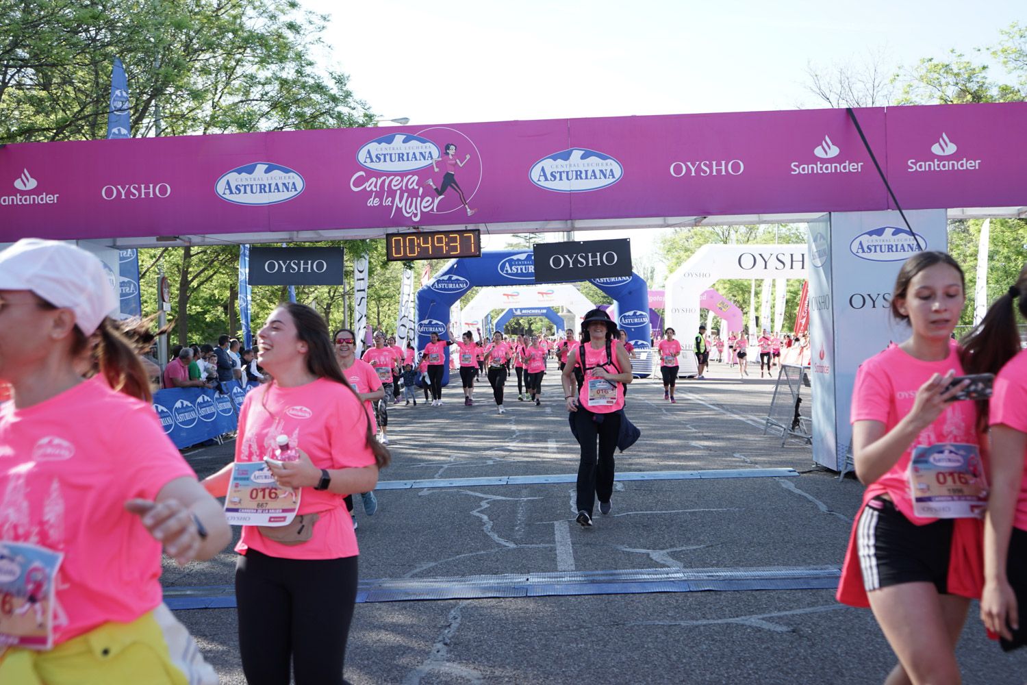 Todas las fotos de meta de la Carrera de la Mujer de Madrid 03378