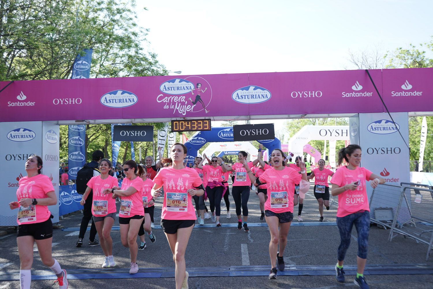 Todas las fotos de meta de la Carrera de la Mujer de Madrid 03285