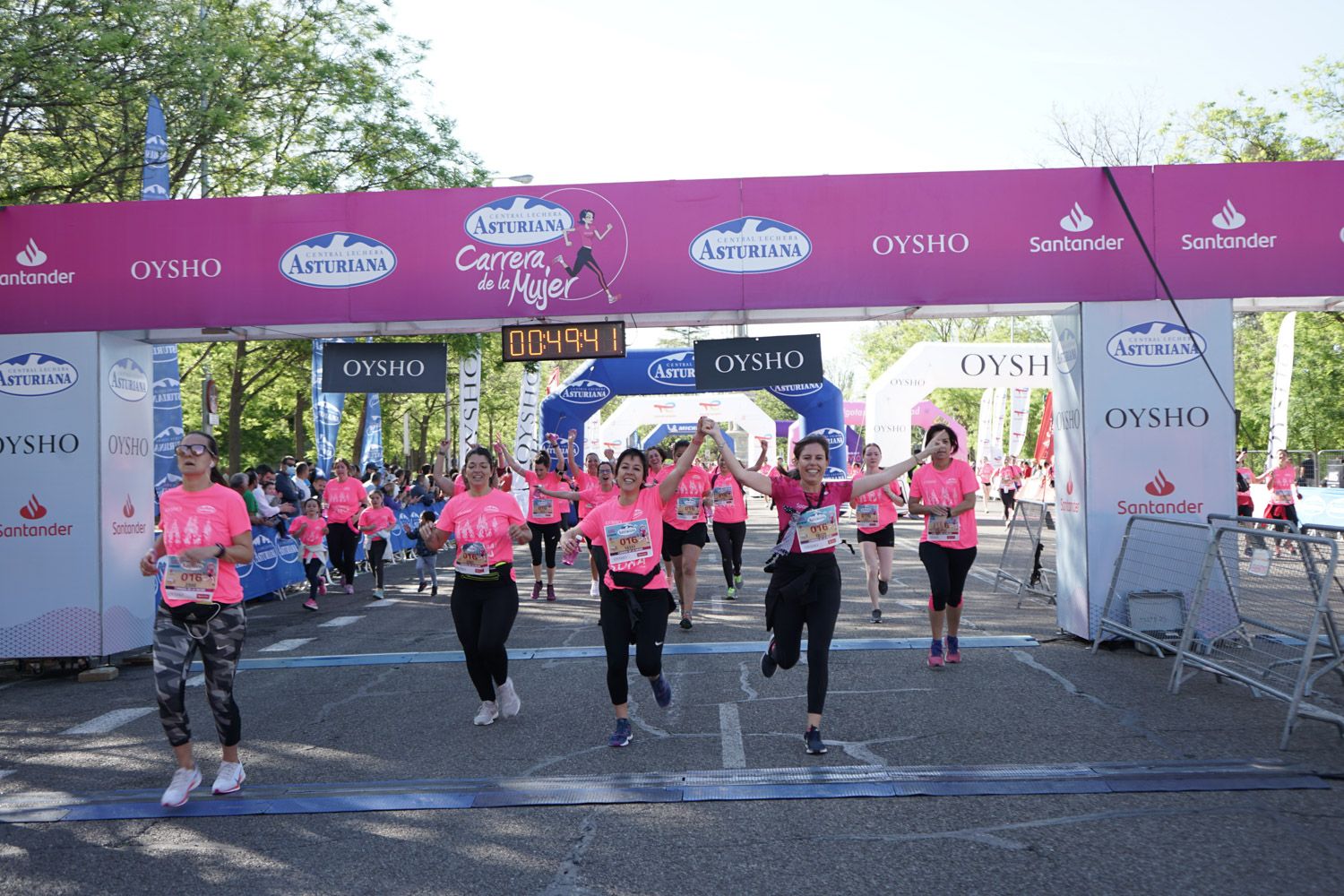 Todas las fotos de meta de la Carrera de la Mujer de Madrid 03379