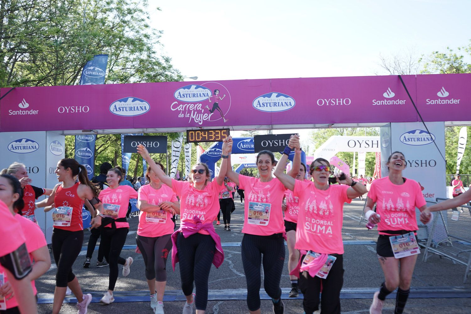 Todas las fotos de meta de la Carrera de la Mujer de Madrid 03286