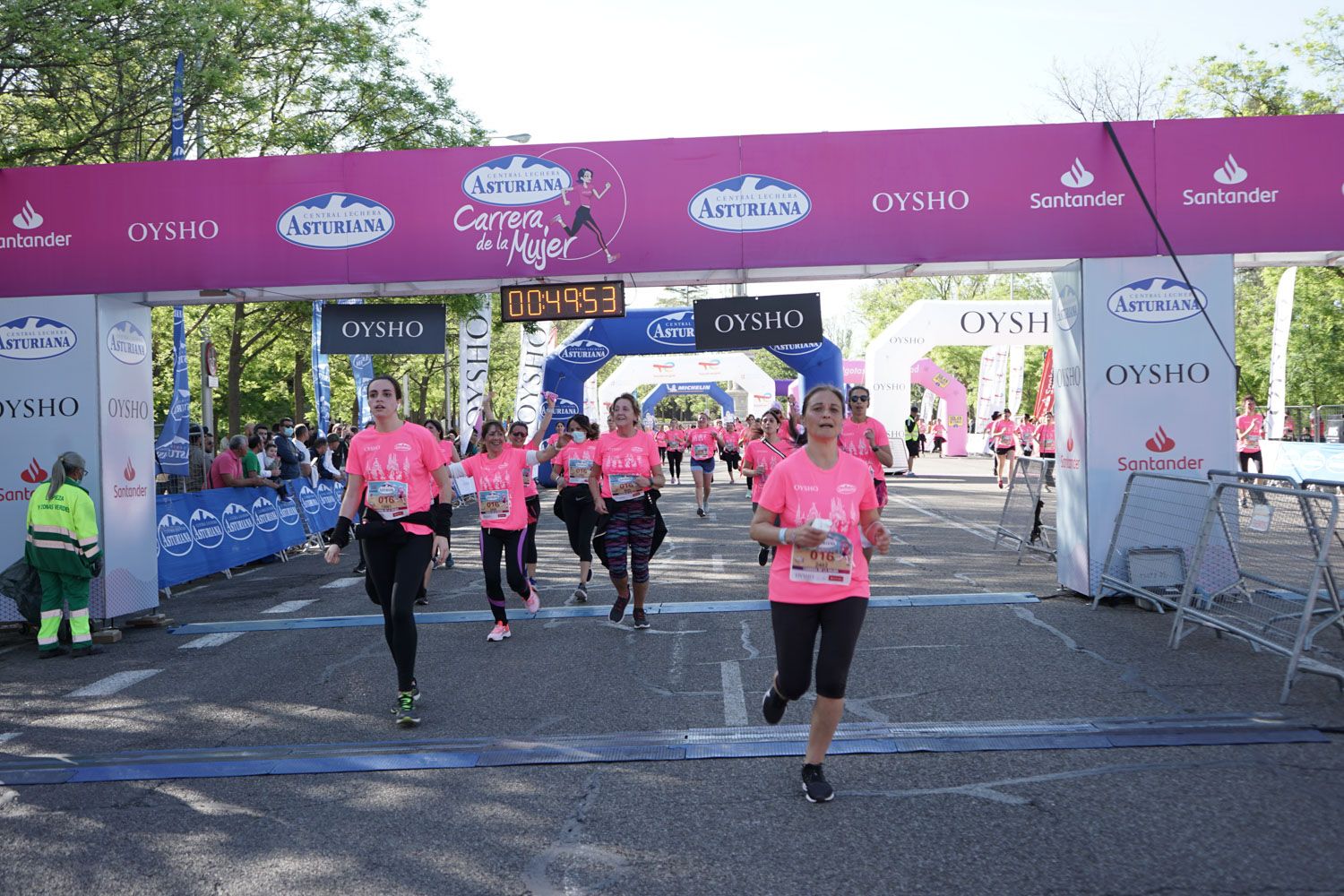 Todas las fotos de meta de la Carrera de la Mujer de Madrid 03381
