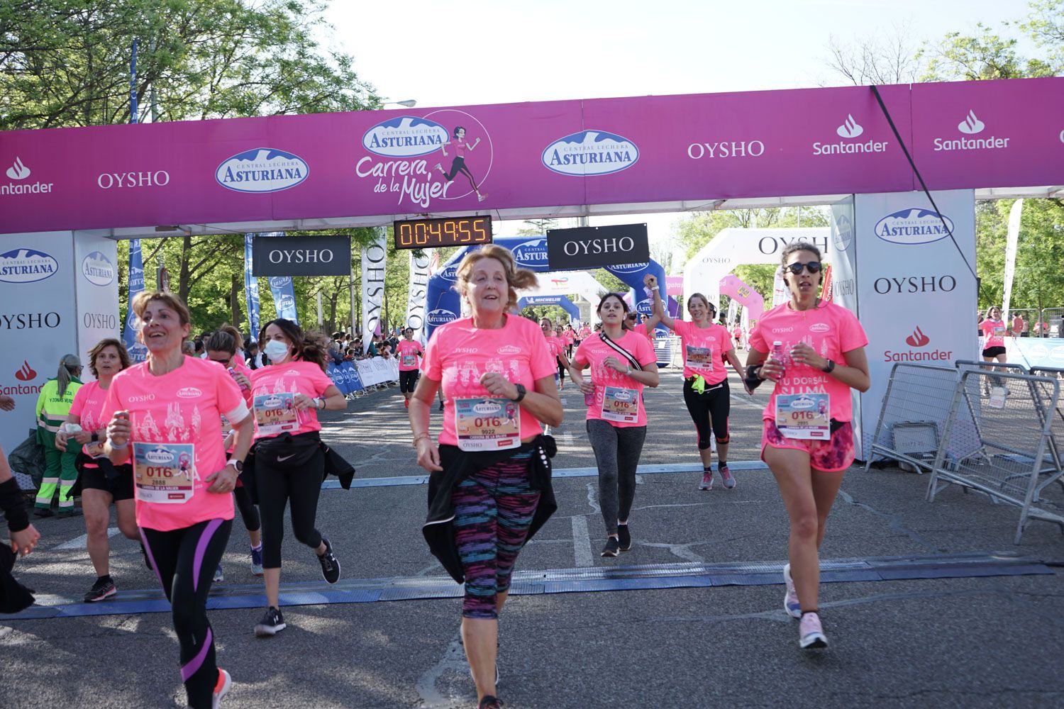 Todas las fotos de meta de la Carrera de la Mujer de Madrid 03382