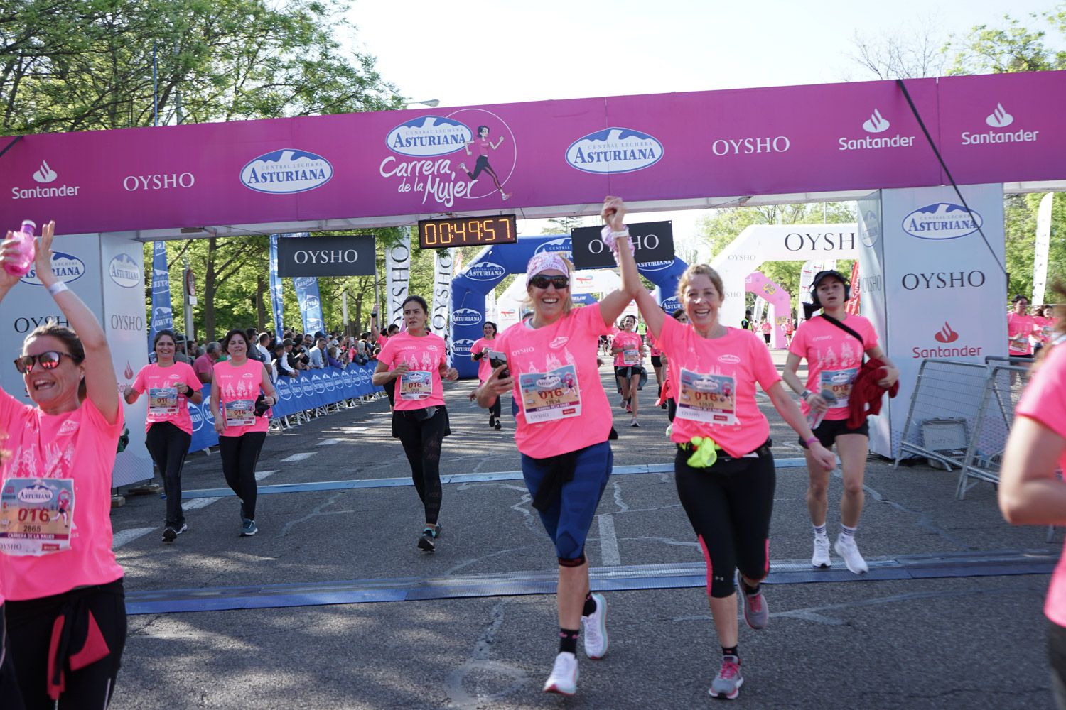Todas las fotos de meta de la Carrera de la Mujer de Madrid 03383
