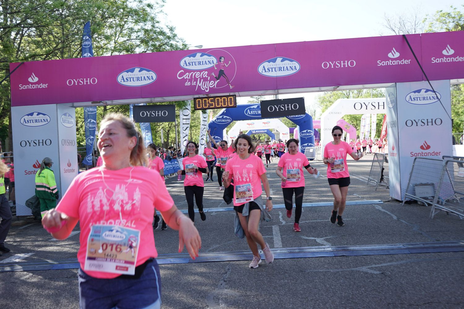 Todas las fotos de meta de la Carrera de la Mujer de Madrid 03384