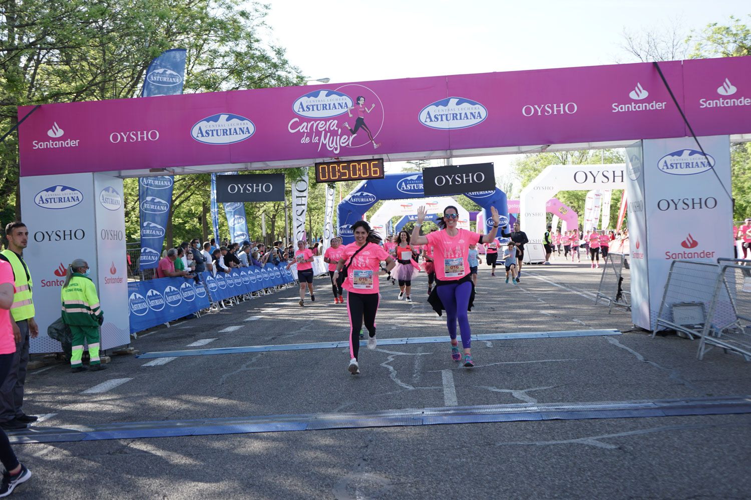 Todas las fotos de meta de la Carrera de la Mujer de Madrid 03386