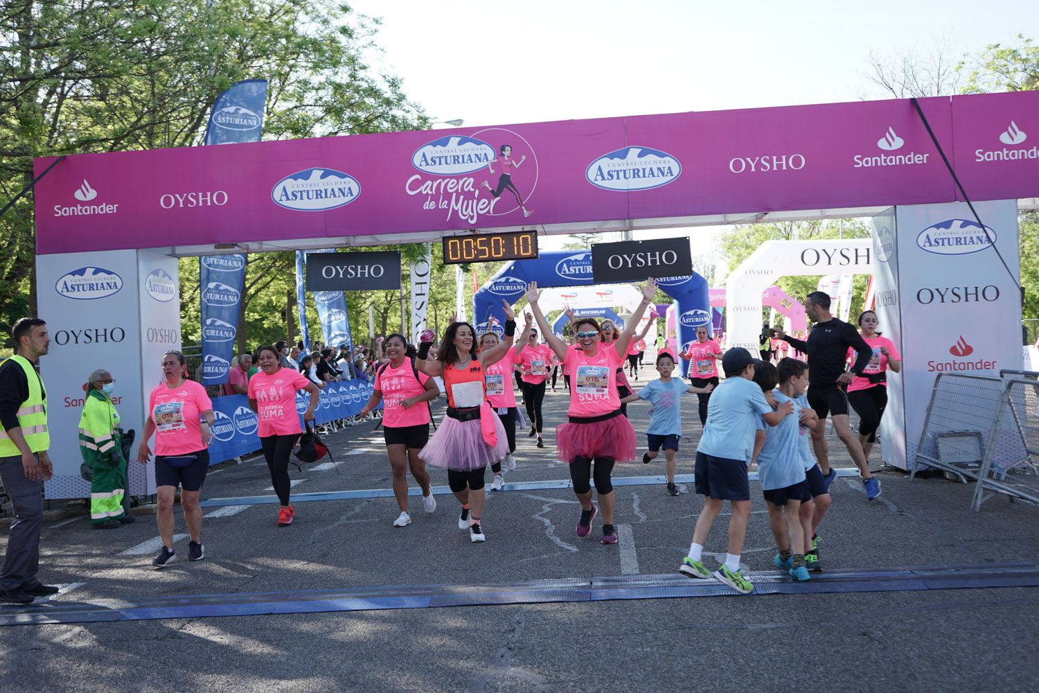 Todas las fotos de meta de la Carrera de la Mujer de Madrid 03387
